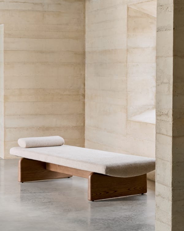 TOPAZ daybed in beige chenille with a dark ash base