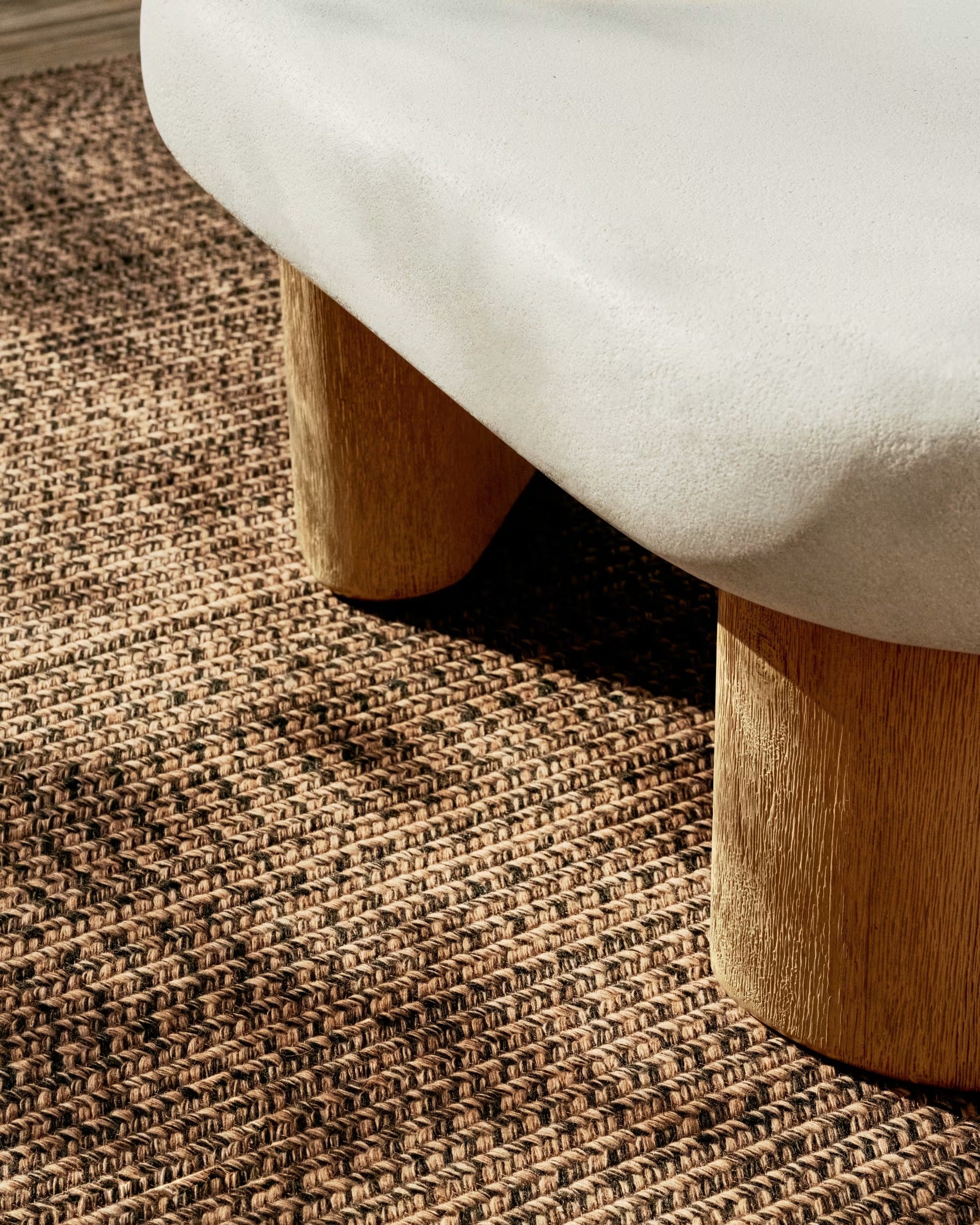 Záhradný konferenčný stolík LABRA z cementu a akáciového dreva