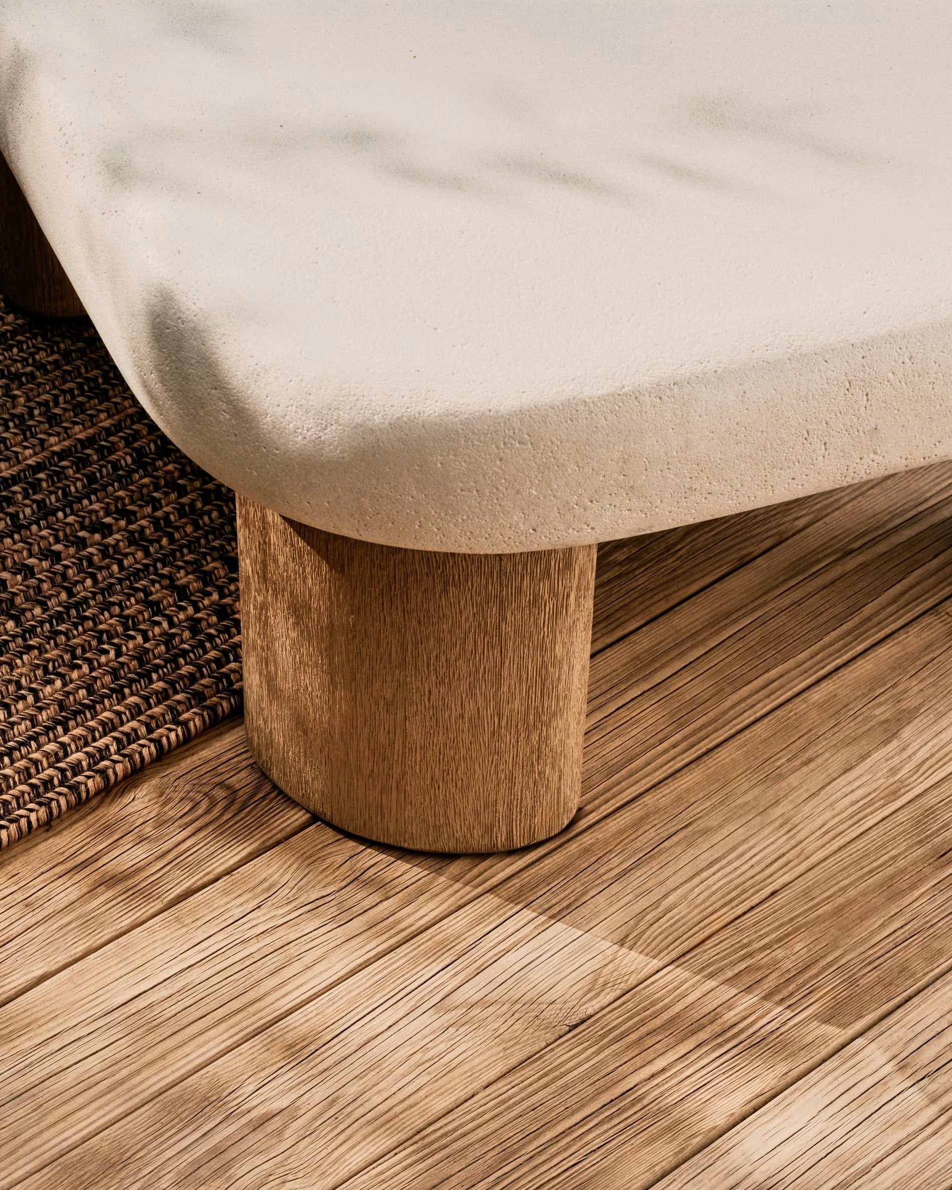 Záhradný konferenčný stolík LABRA z cementu a akáciového dreva