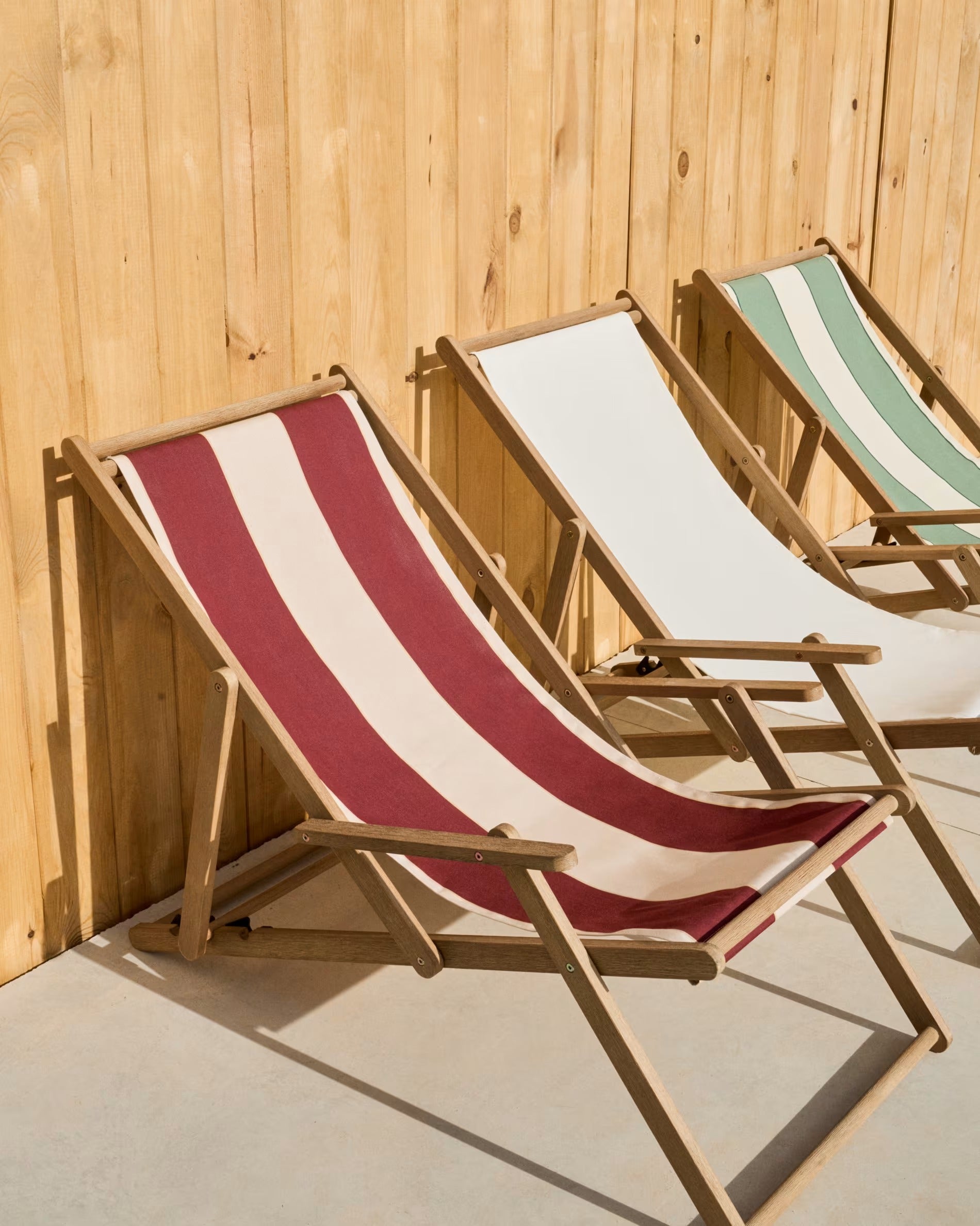 Ležadlo VILARA bordovo-bežové s akáciovou základňou