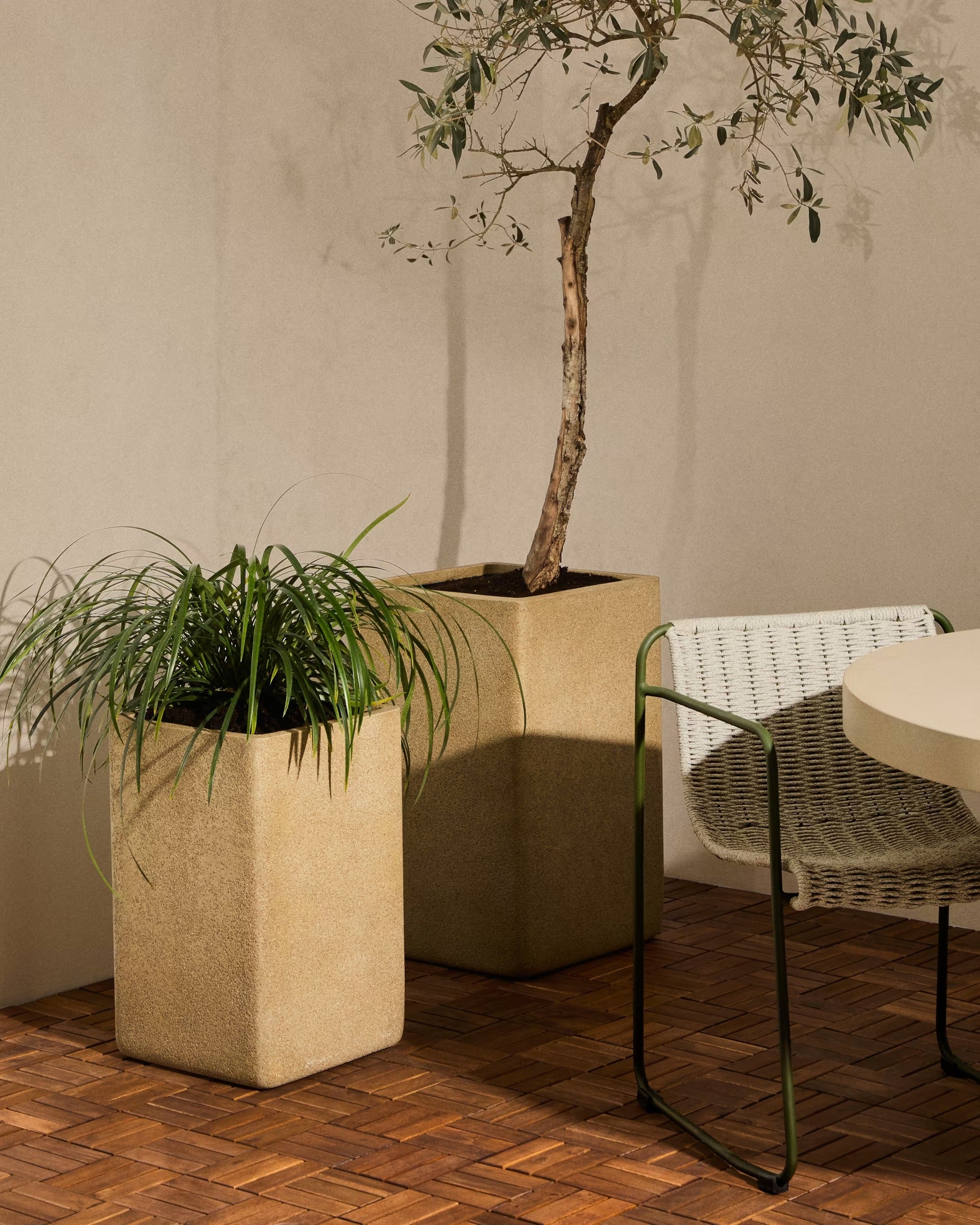 Set of high pots of mustard polycement minoa