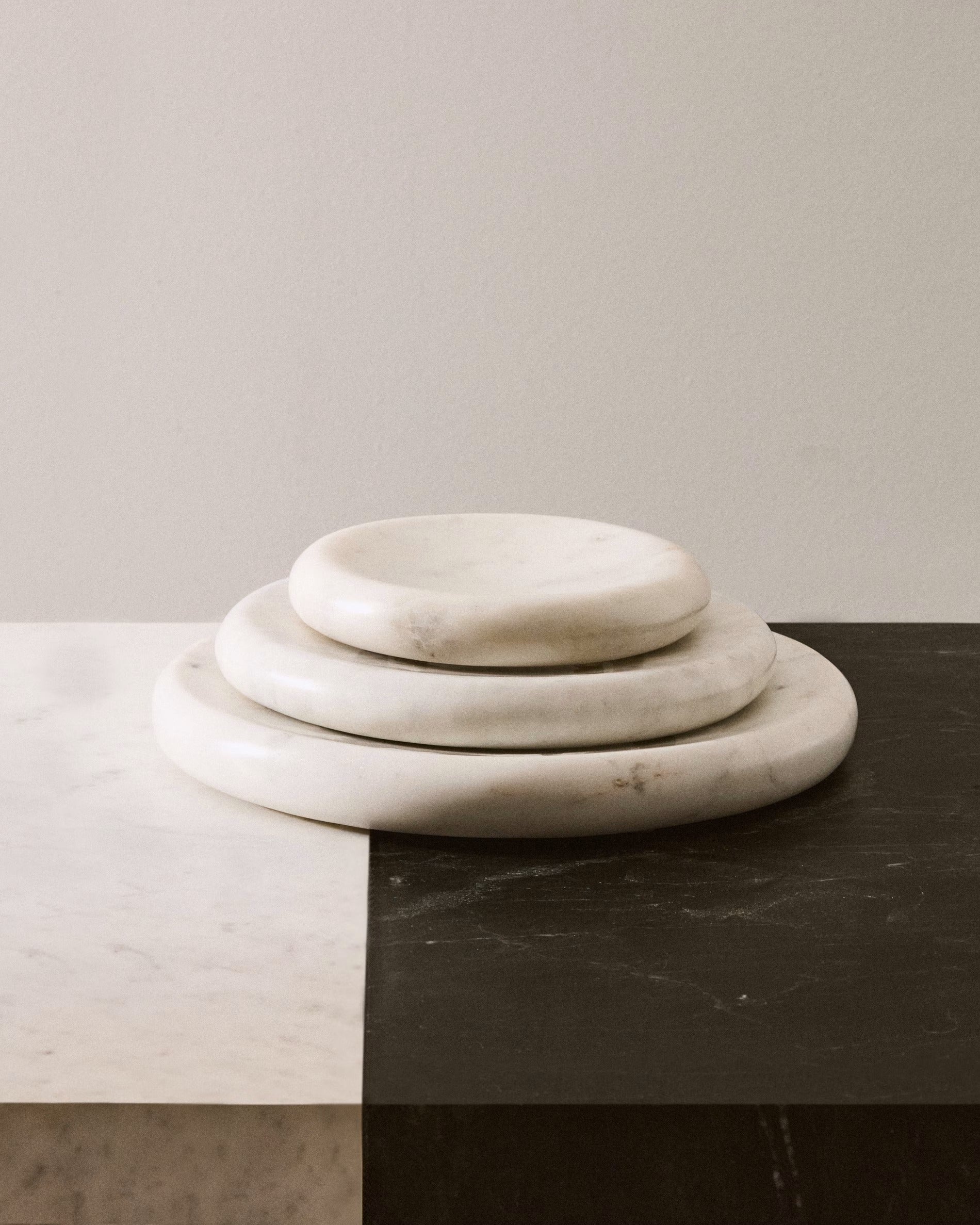 Tácka OBENA biely mramor