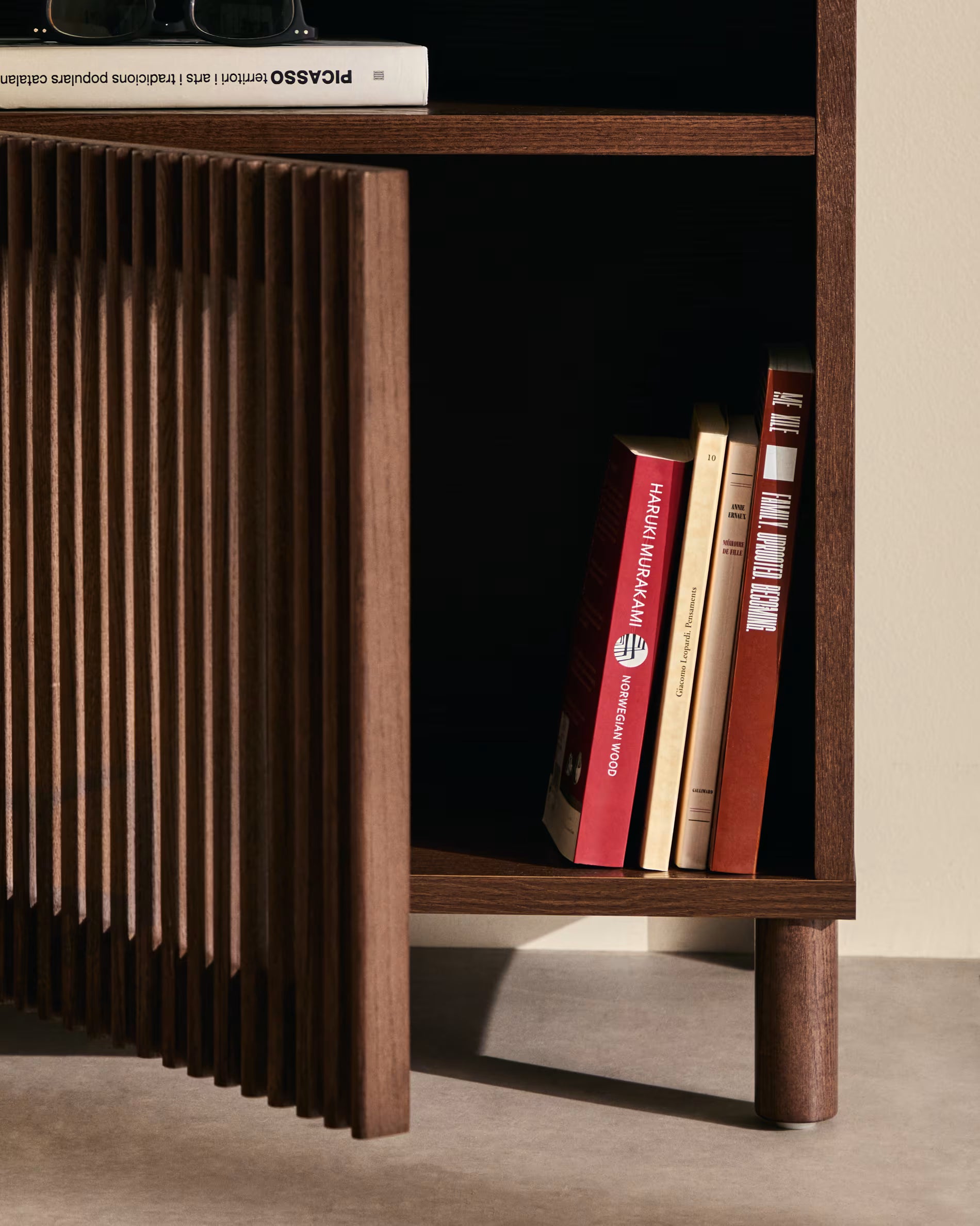 Nočná skrinka BEYLA tmavohnedé jaseňové drevo