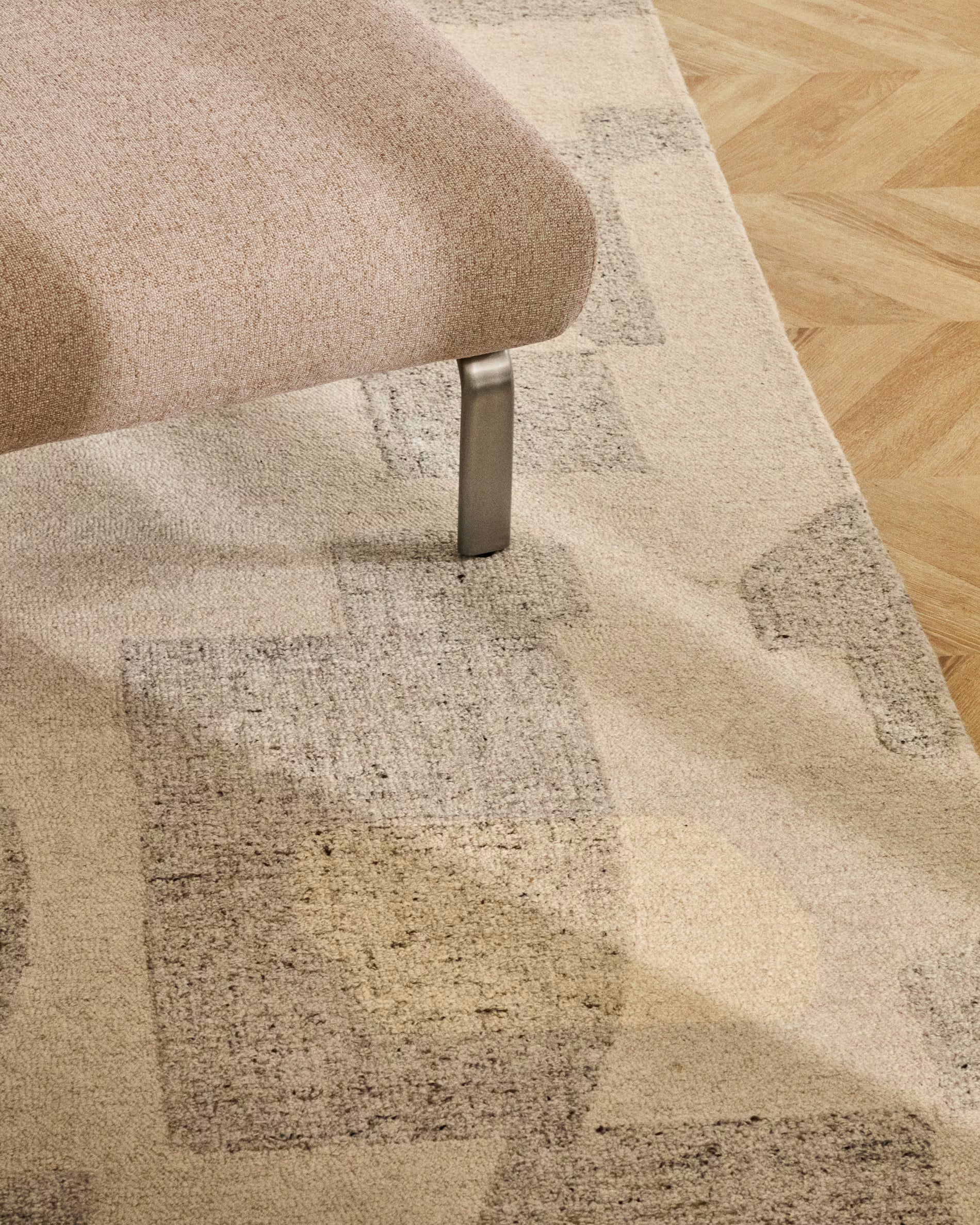 Podnožník AMSEN jasne hnedý so železnou základňou