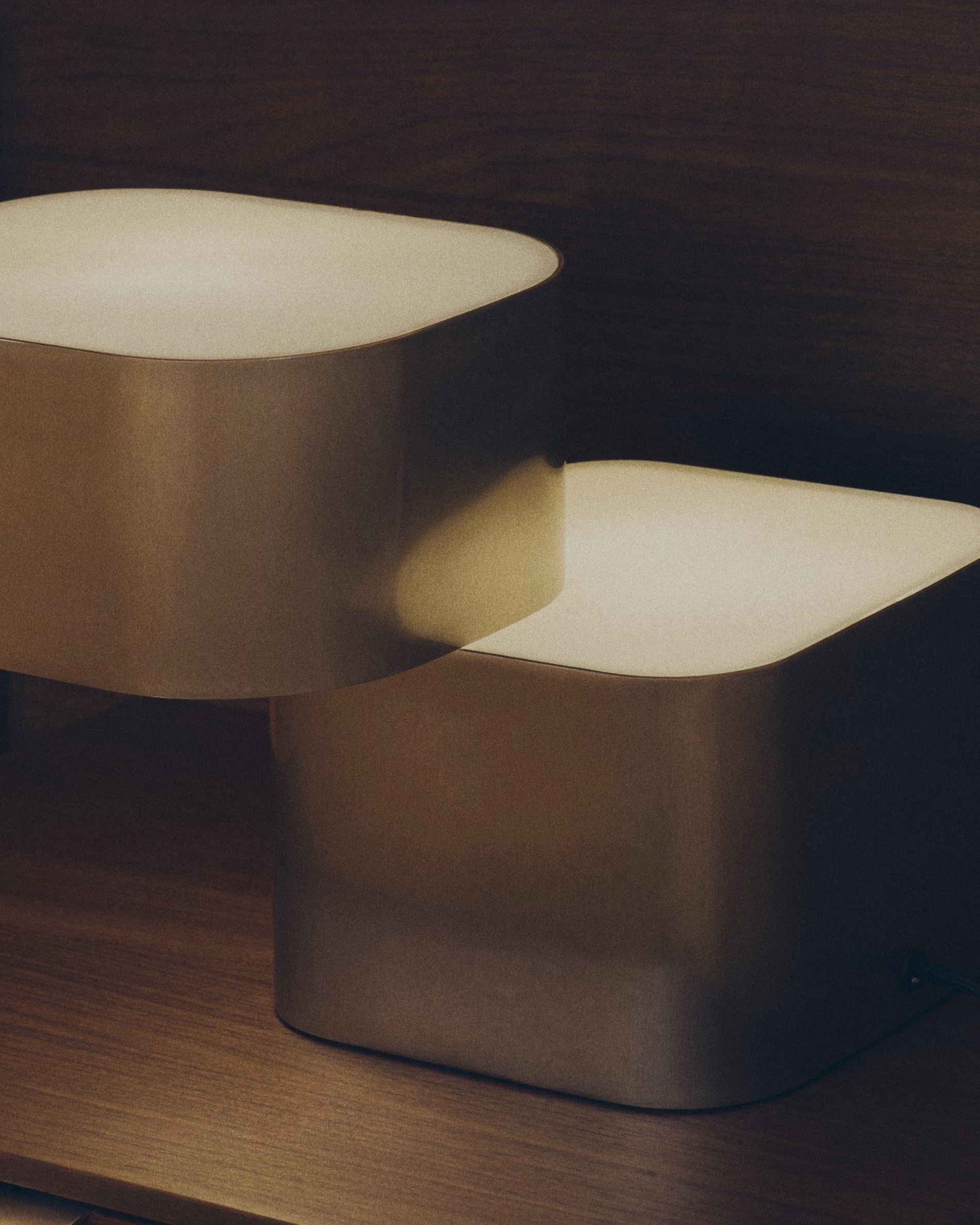 Stolná lampa TANDAN šedá