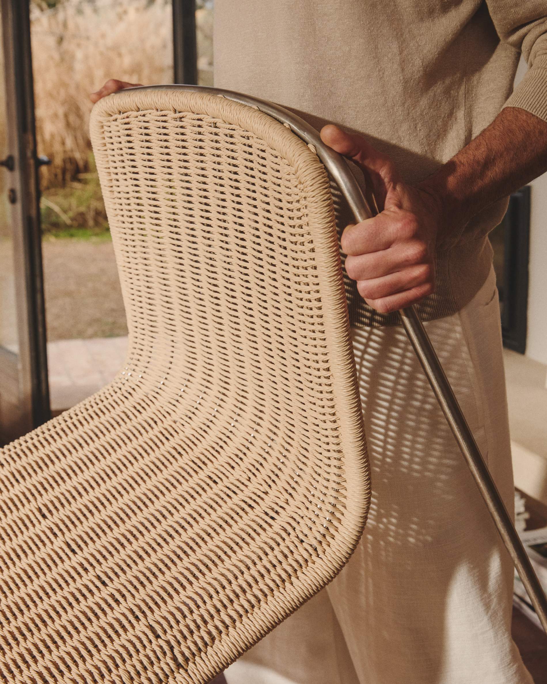 Záhradná stolička TAVARI béžová so železnou základňou