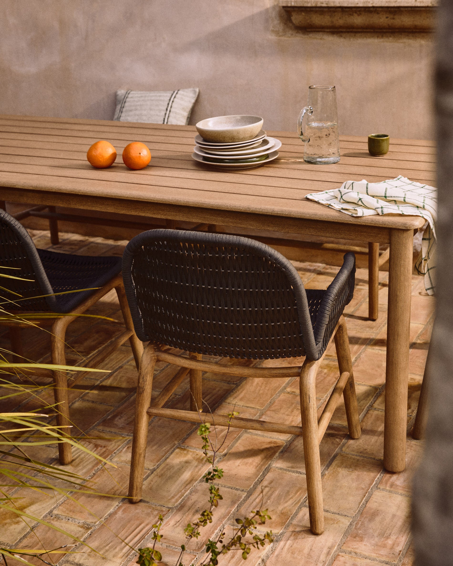 Záhradná stolička s opierkami ALIPA tmavosivá