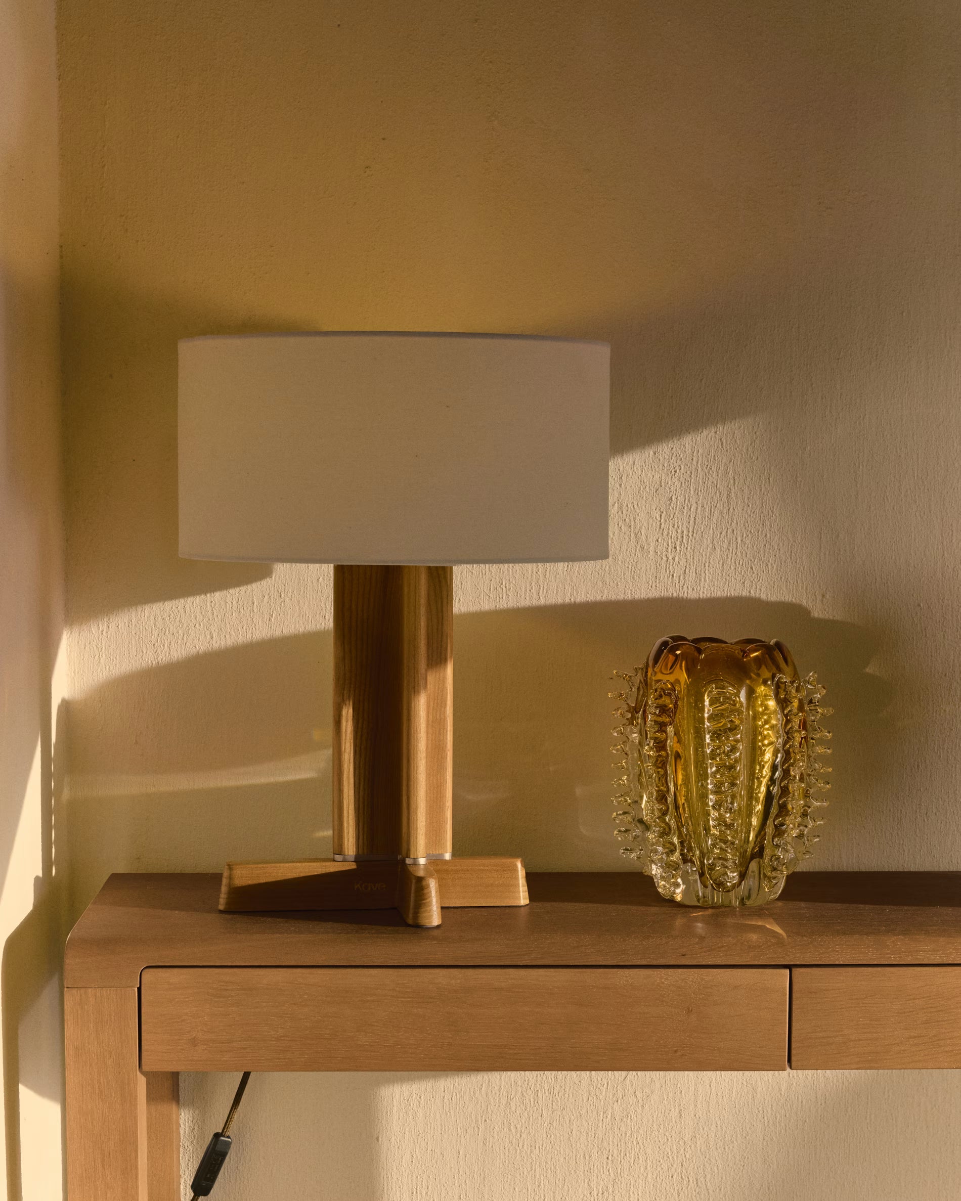 NIANI Table Lamp in Gray with Wooden Base