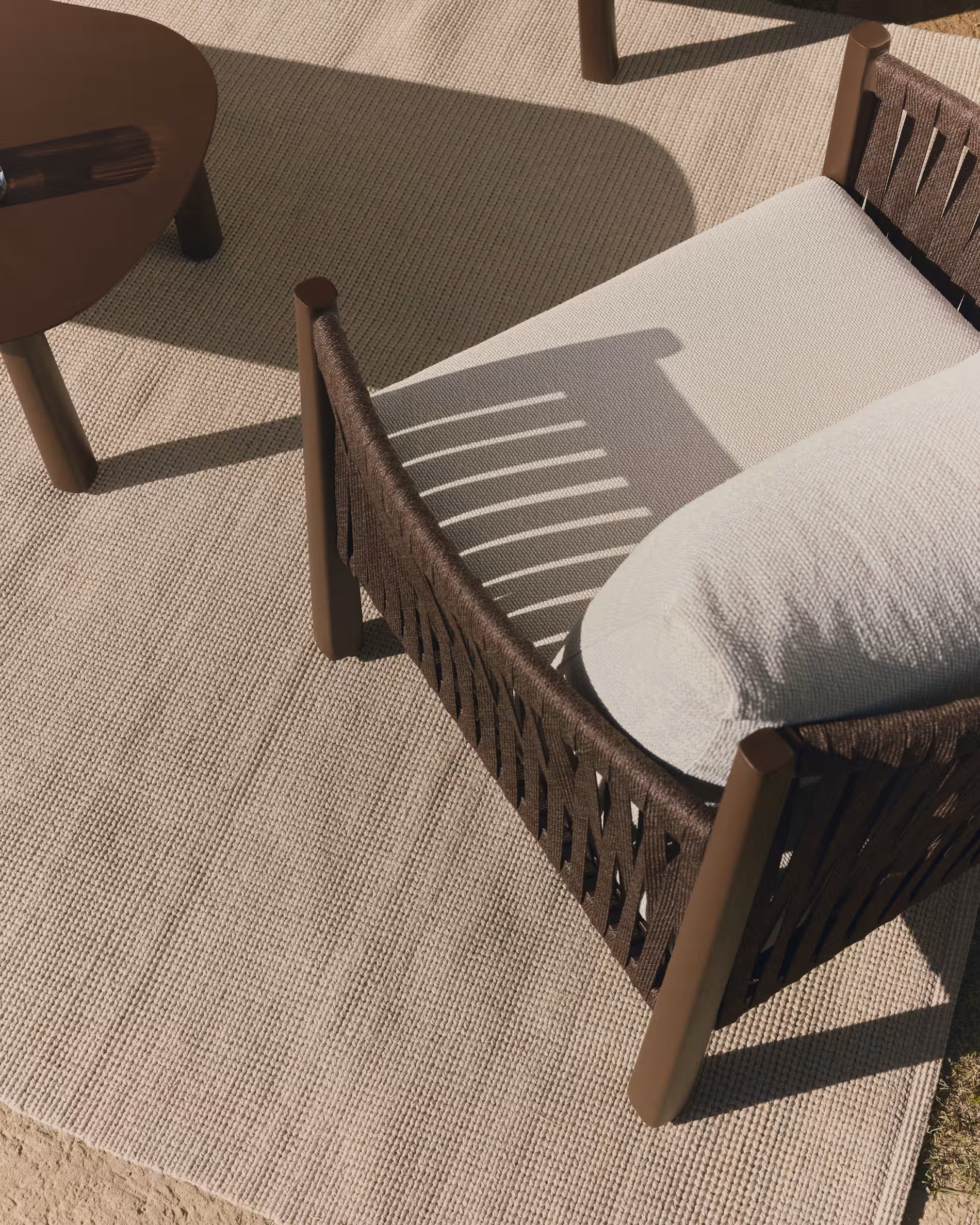 ALERIA Beige Garden Set with Dark Base