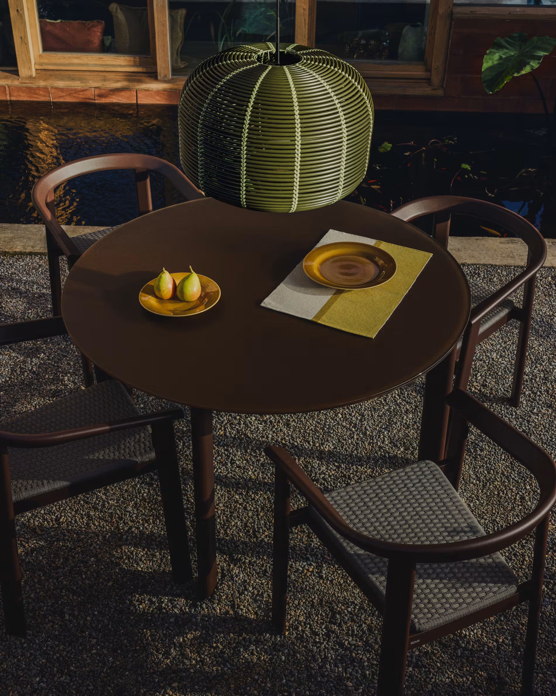 Brown ERICE Round Garden Table