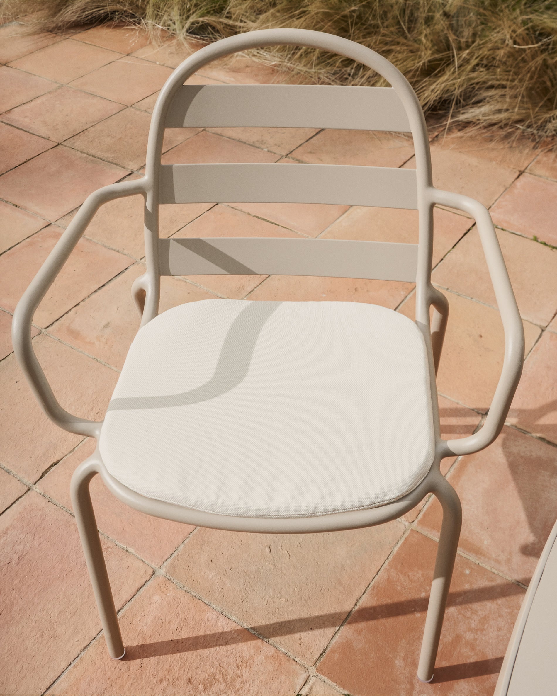 JONCOLS taupe garden chair