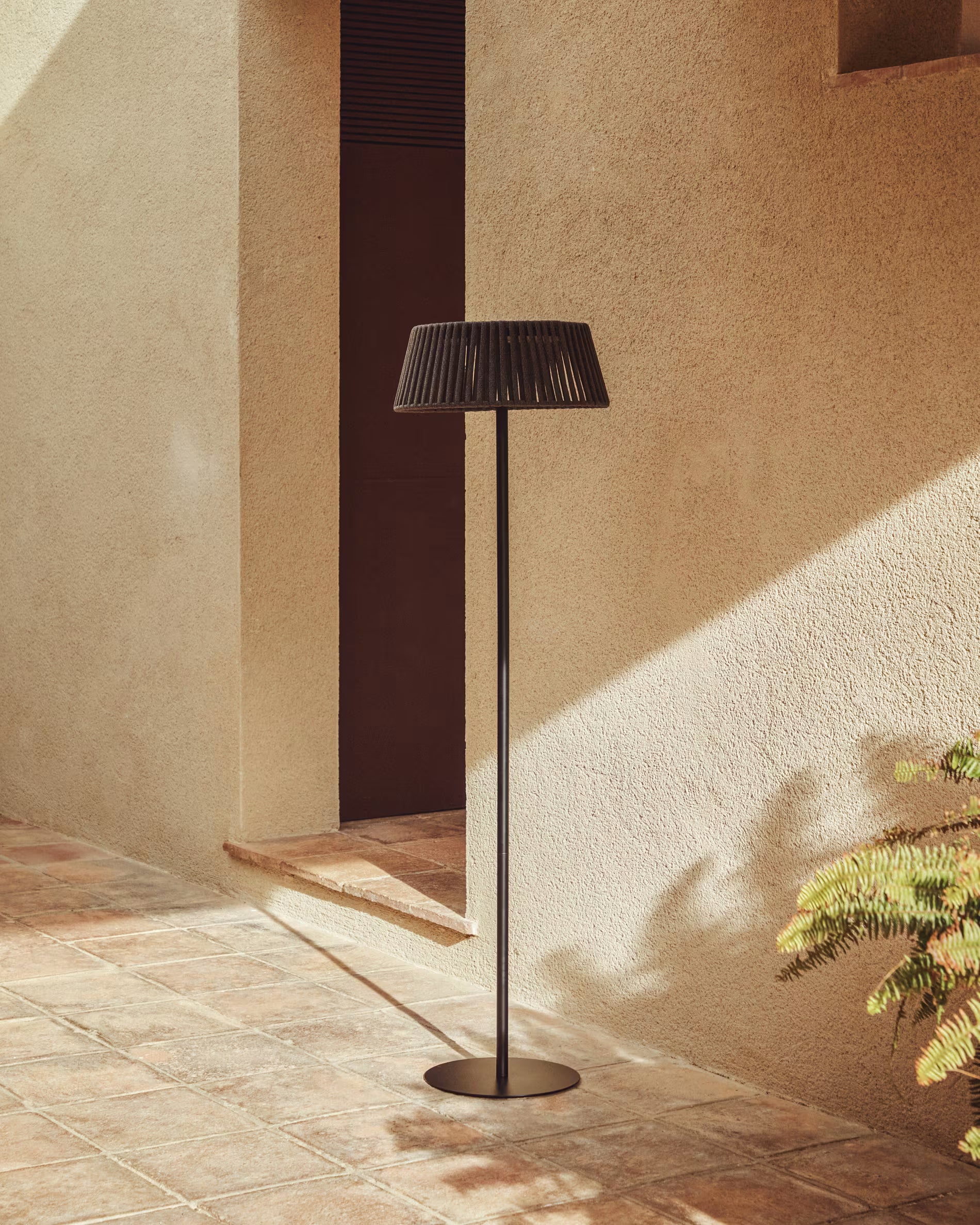 Solárna podlahová lampa do záhrady ALDET čierna