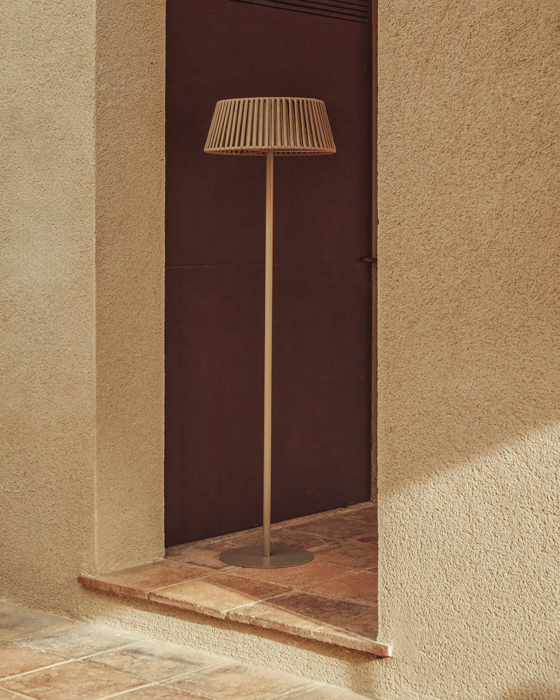 Solárna podlahová lampa do záhrady ALDET béžová