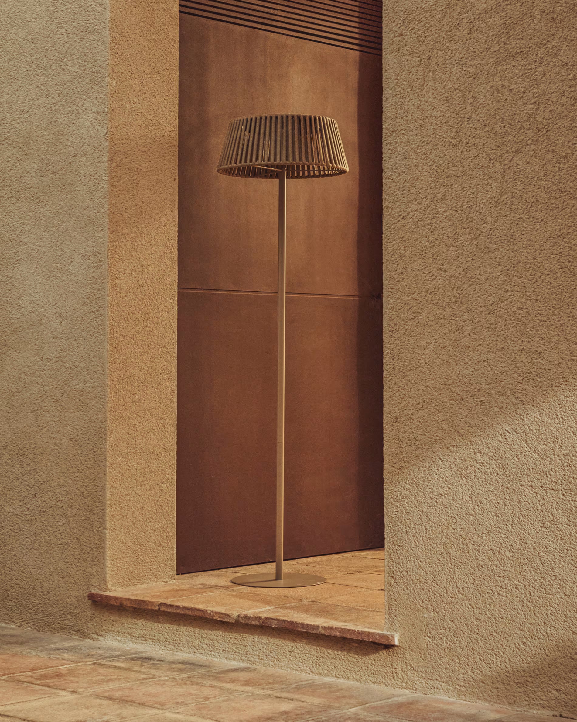 Solárna podlahová lampa do záhrady ALDET béžová
