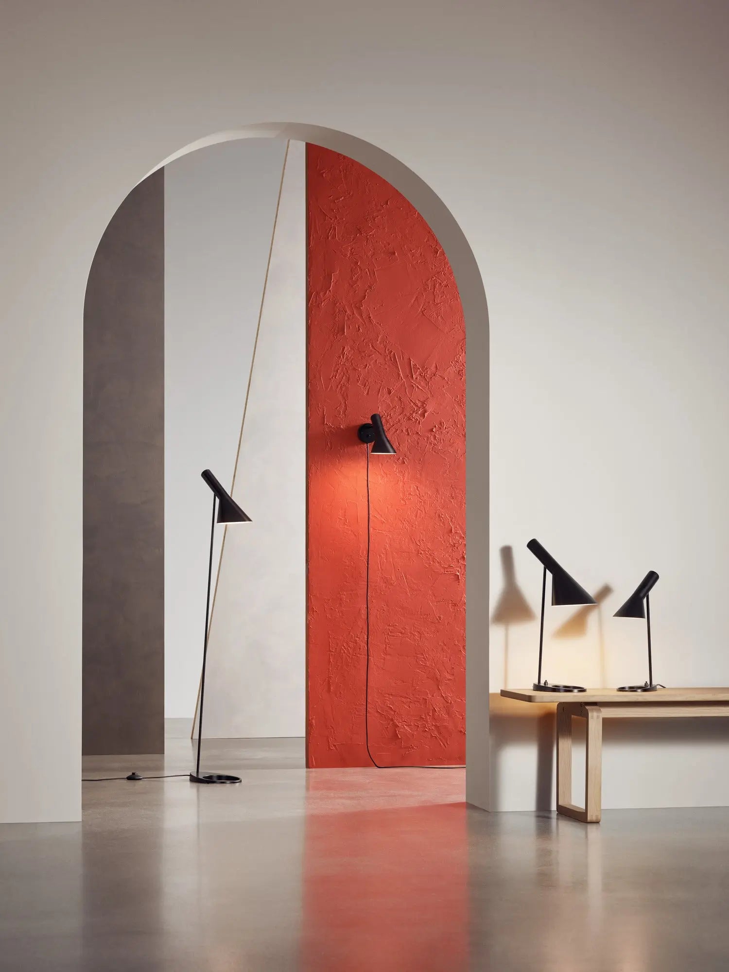 Lampa podłogowa AJ czarny – Louis Poulsen