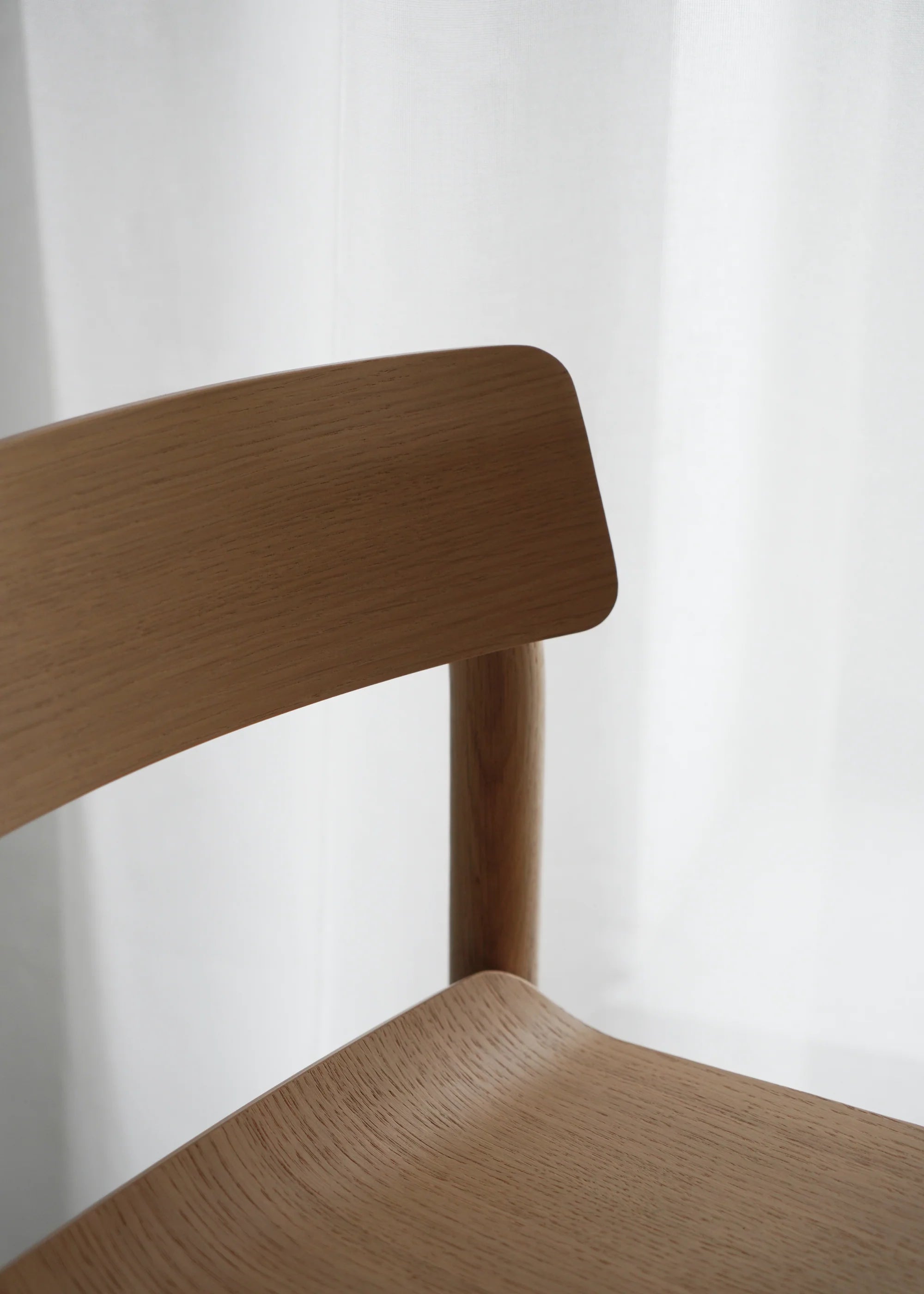 ARCHE stool black oak wood