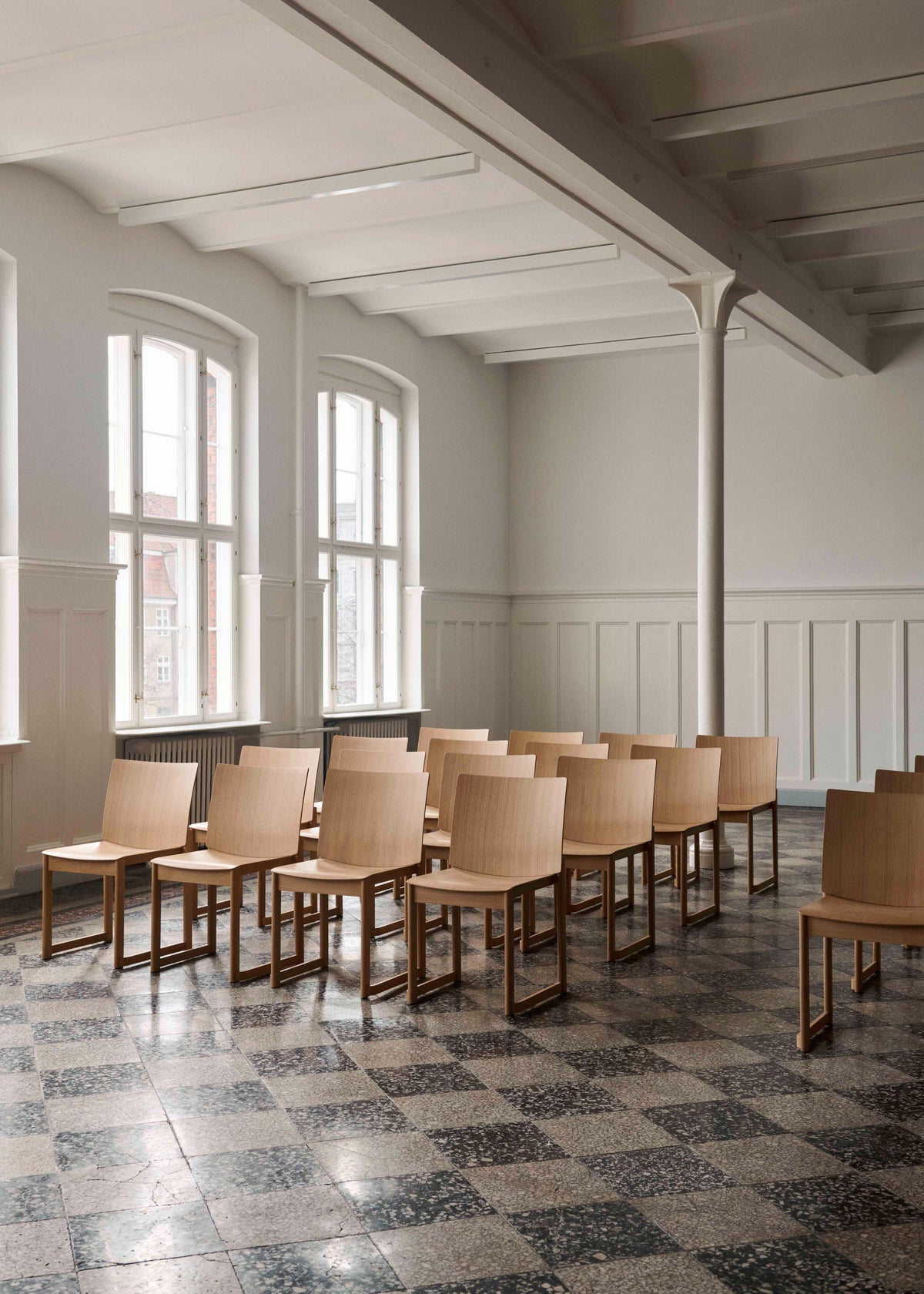 Stolička ALLWOOD AV35 lakovaný dub