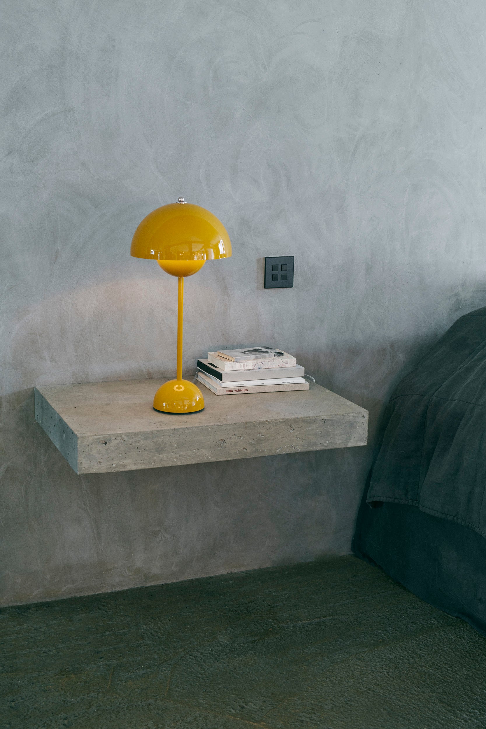 Stolová lampa FLOWERPOT VP3 horčicová