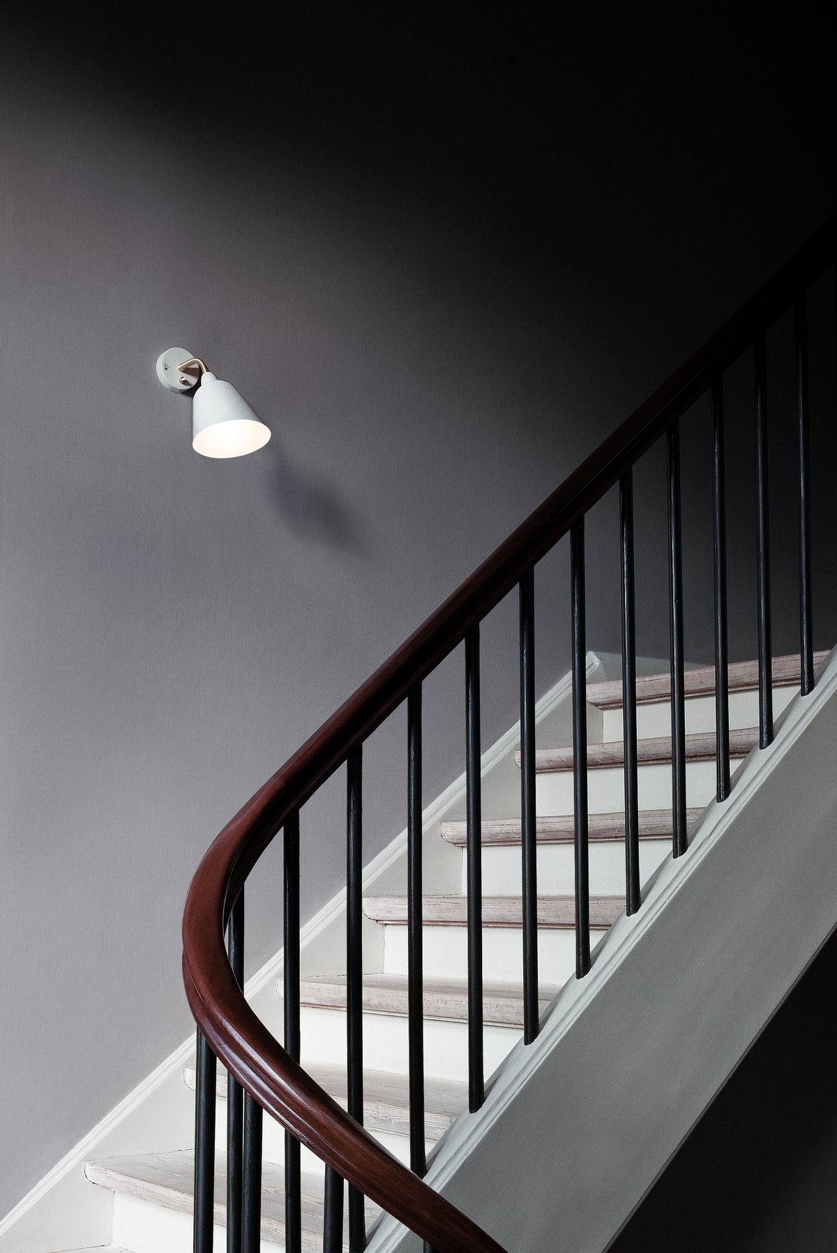 Nástenná lampa BELLEVUE AJ9 čierna s mosadzným povrchom