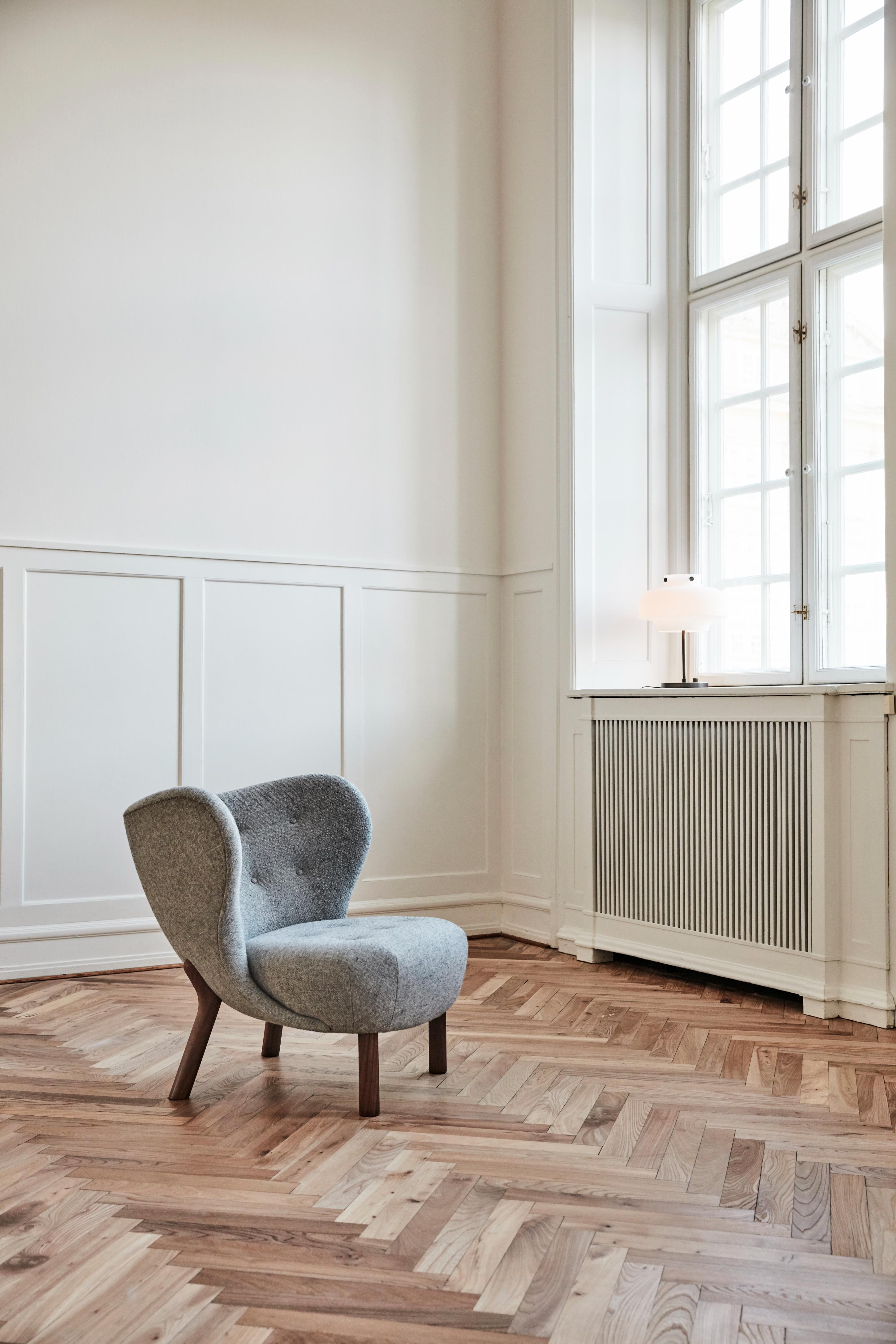 Stolná lampa COPENHAGEN SC13 opálový tienidlo s bronzovou mosadznou základňou