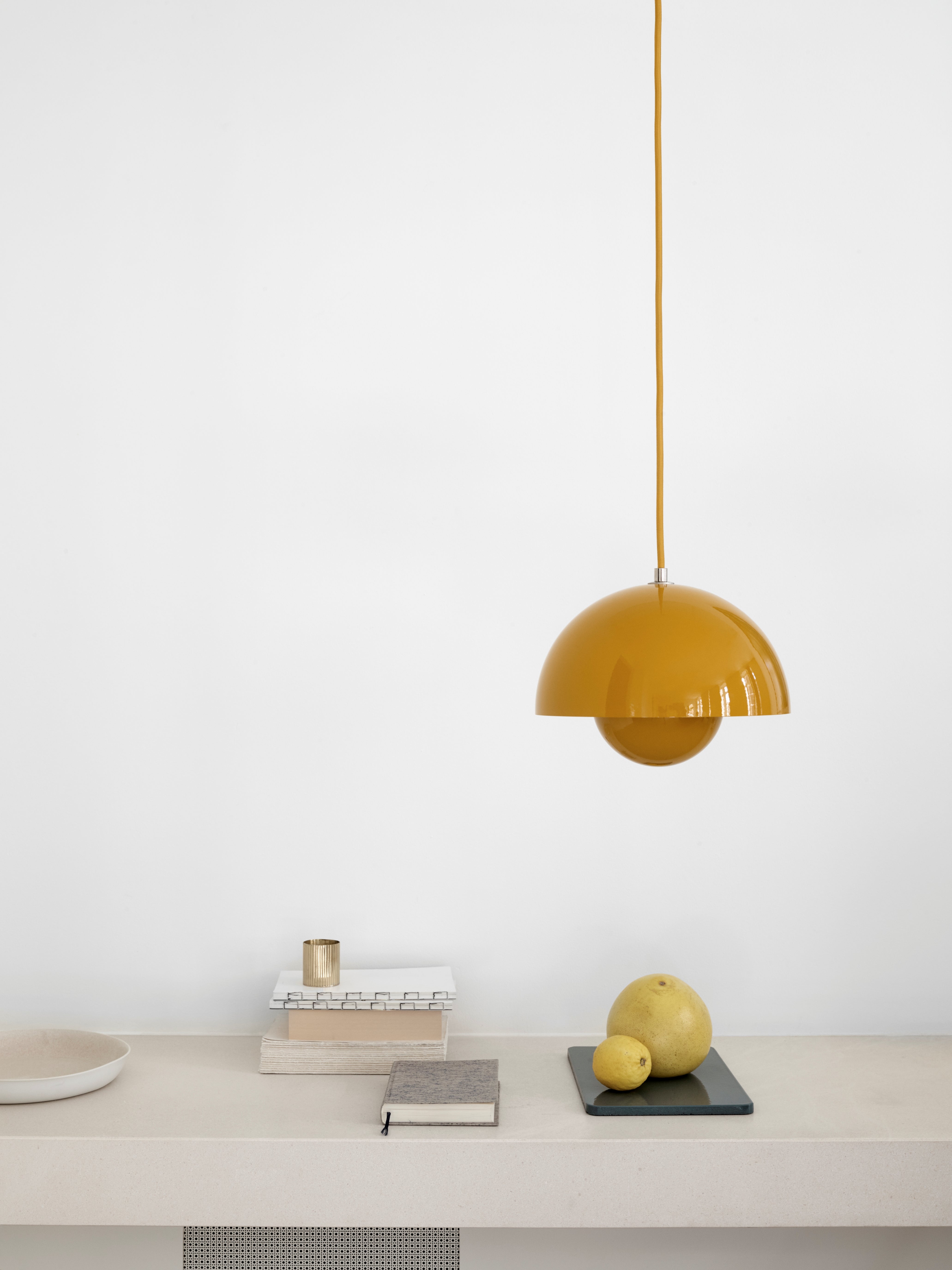 Lampa visiacá FLOWERPOT v horčicovej farbe