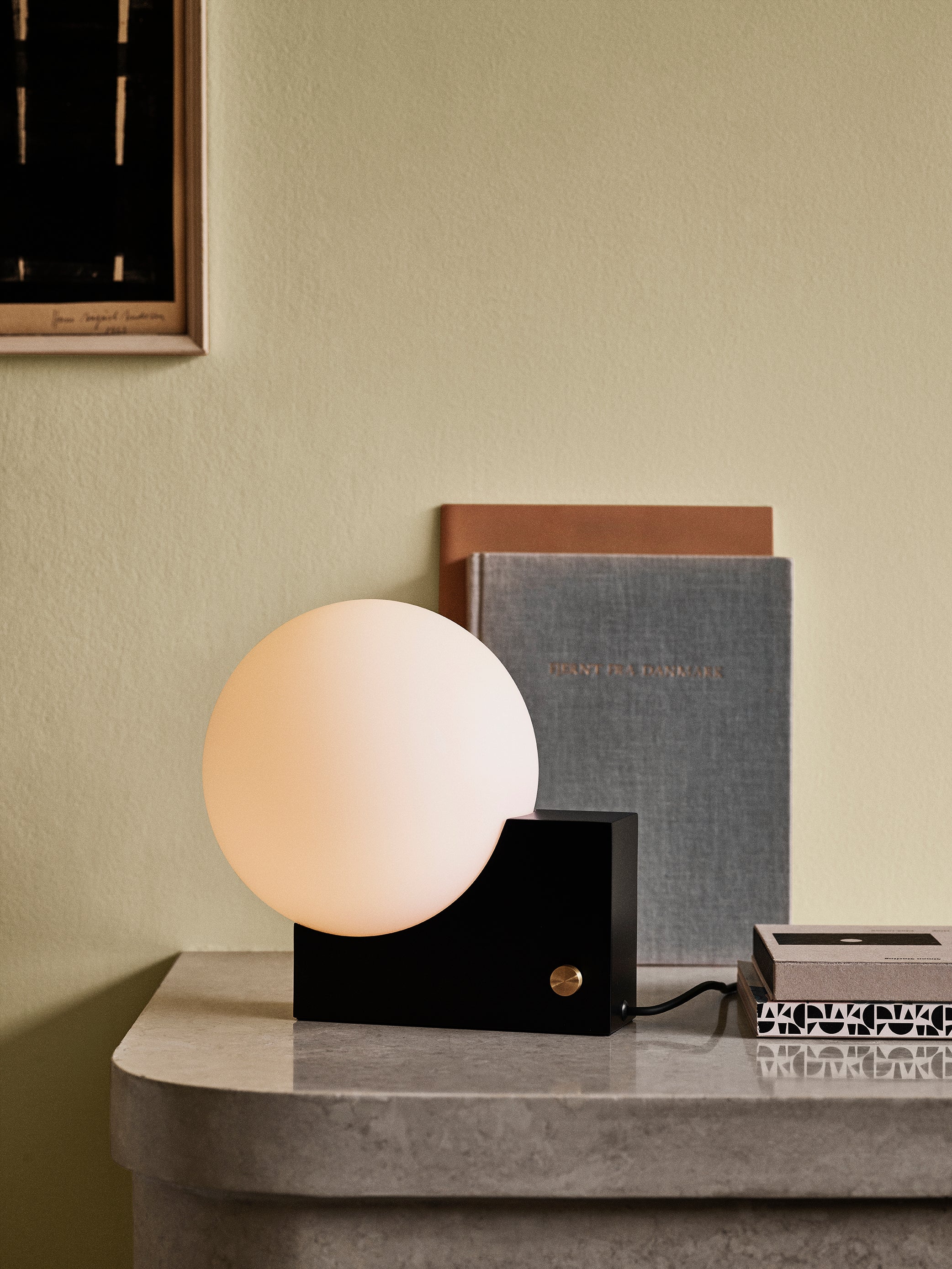 Lampa stolná JOURNEY SH1 s mliečnym tienidlo a čiernym podstavcom