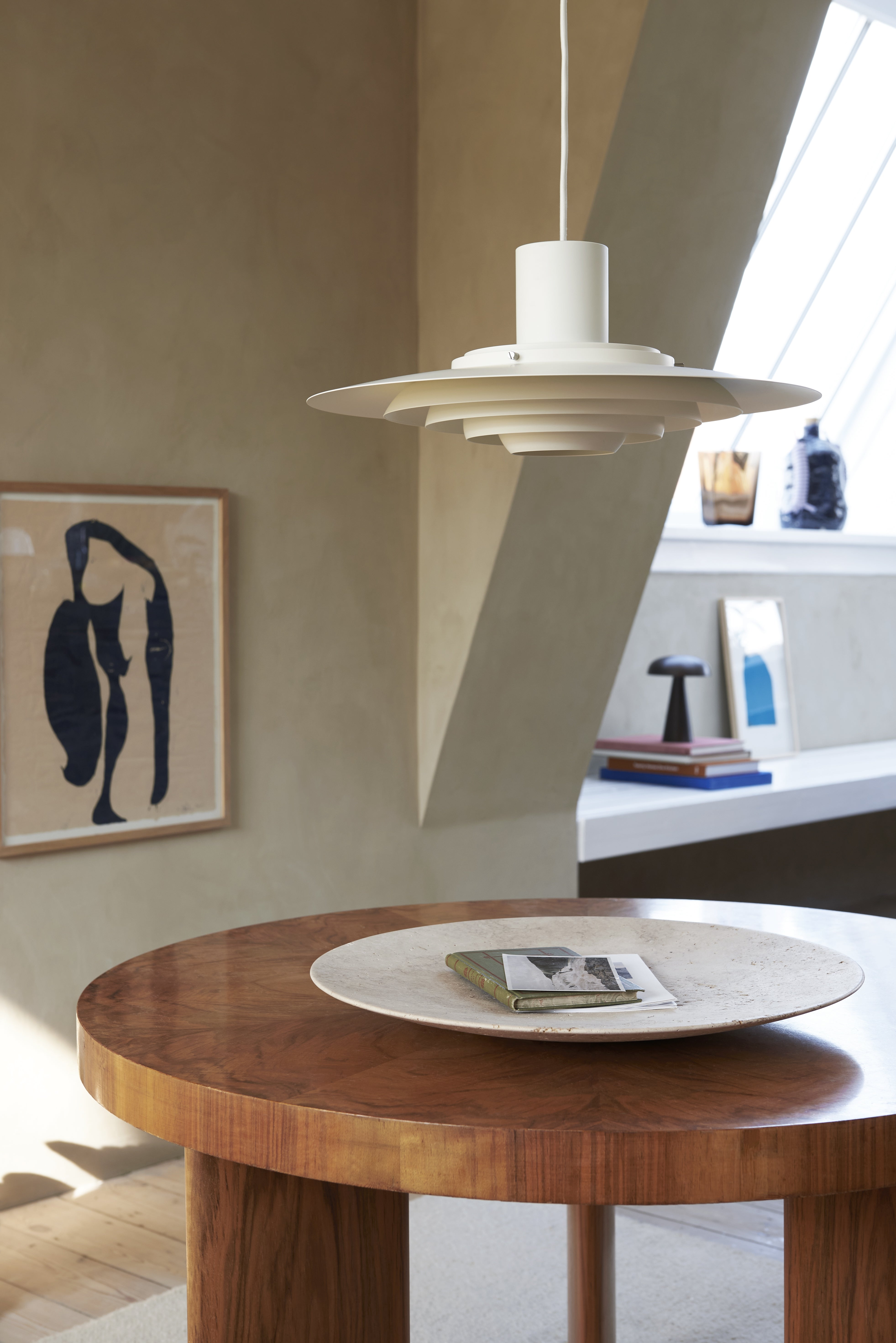 Matná biela závesná lampa P376