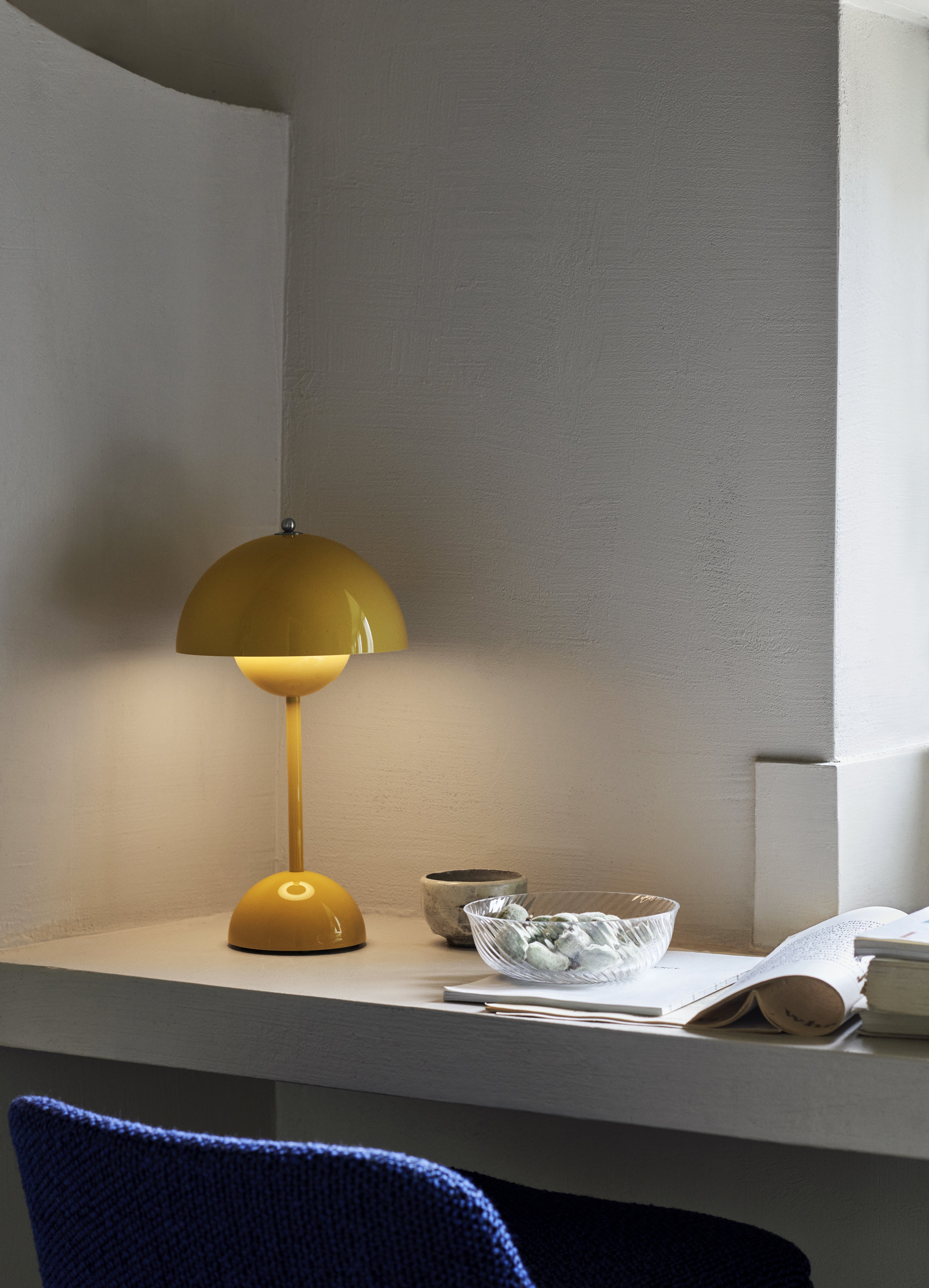 Lampa prenosná FLOWERPOT VP9 v horčicovej farbe