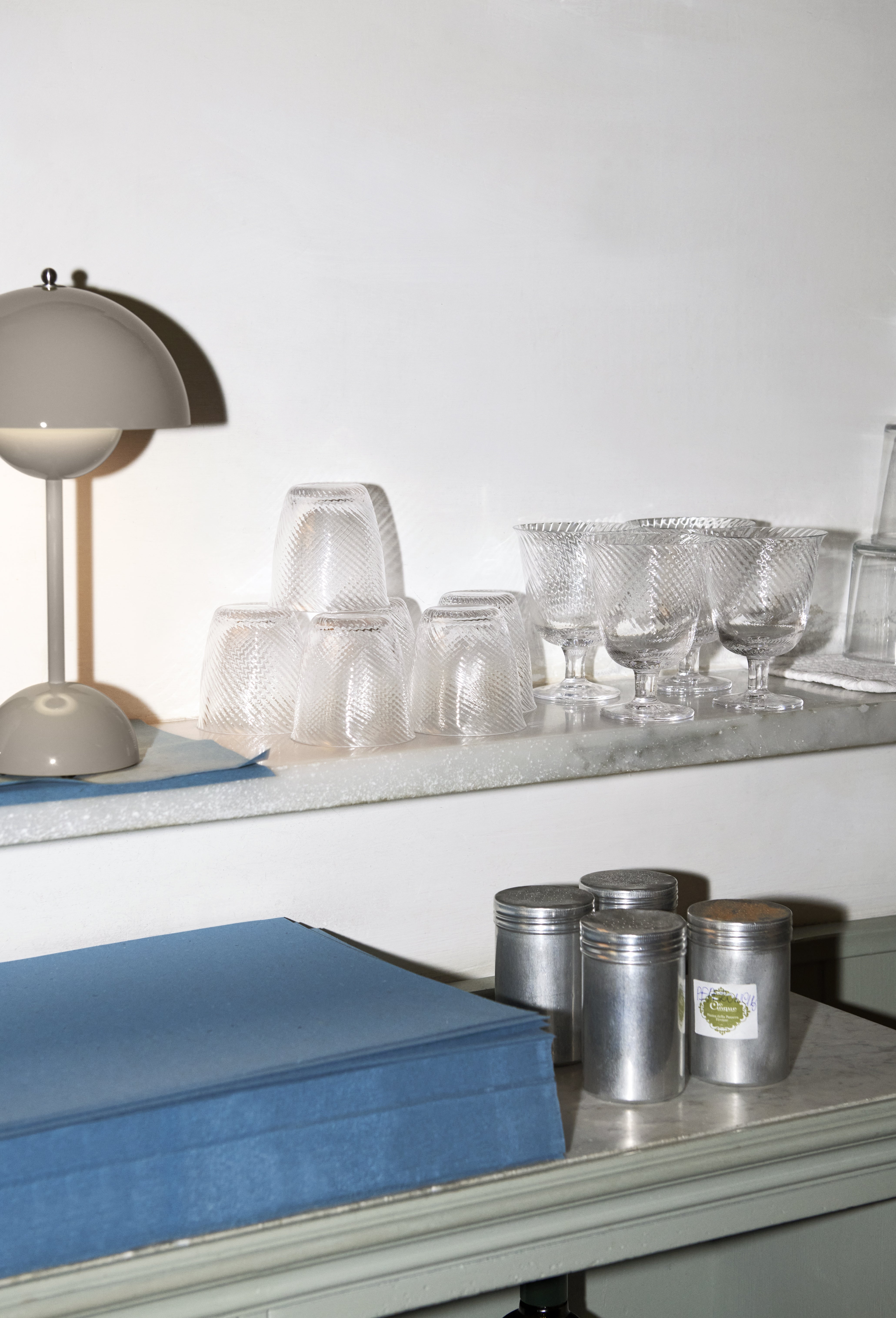 Lampa prenosná FLOWERPOT VP9 matná svetlosivá