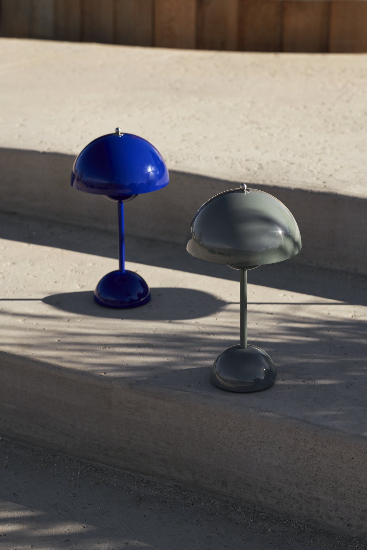 Prenosná lampa FLOWERPOT VP9 šedomodrá