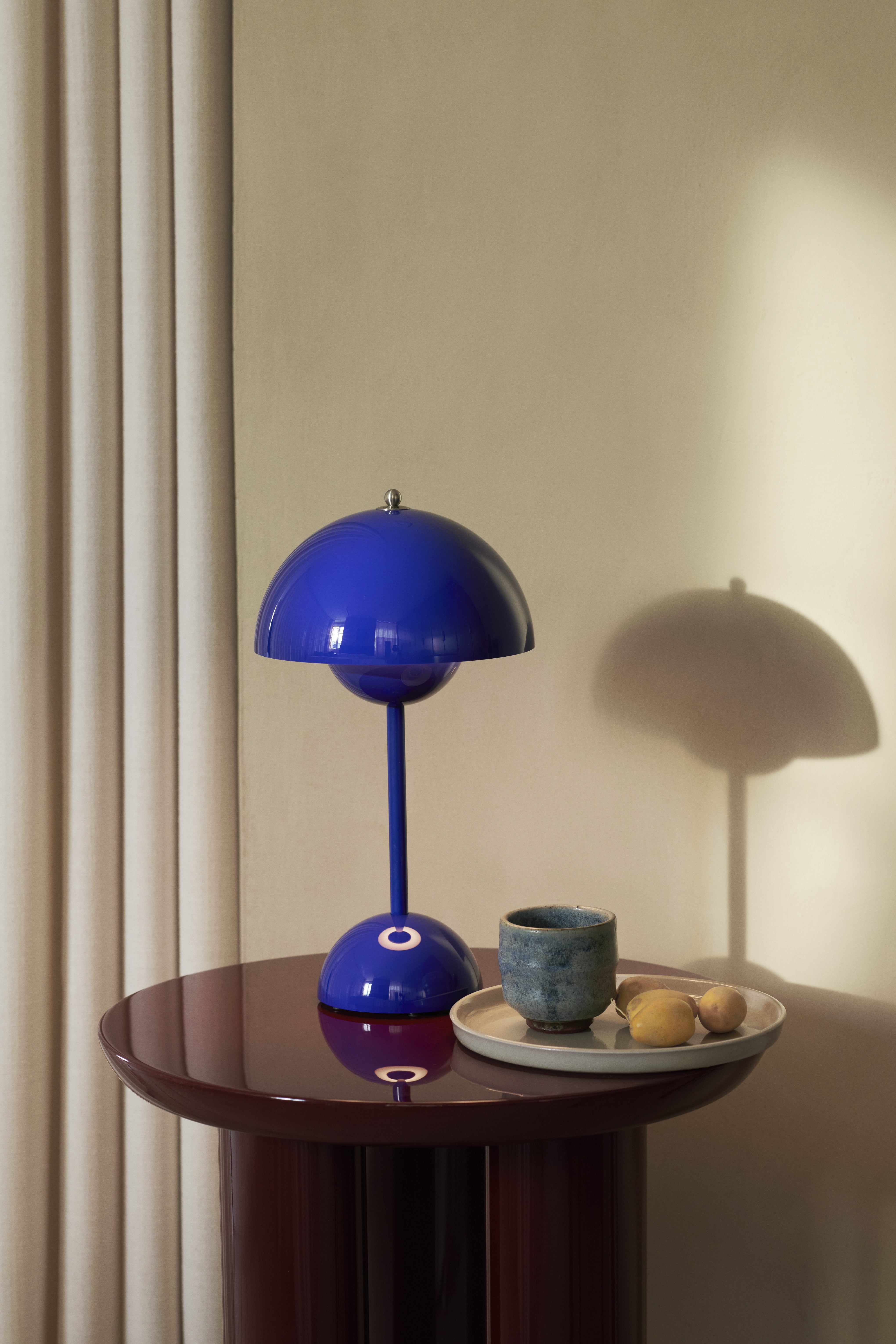 Lampa prenosná FLOWERPOT VP9 v kobaltovej farbe