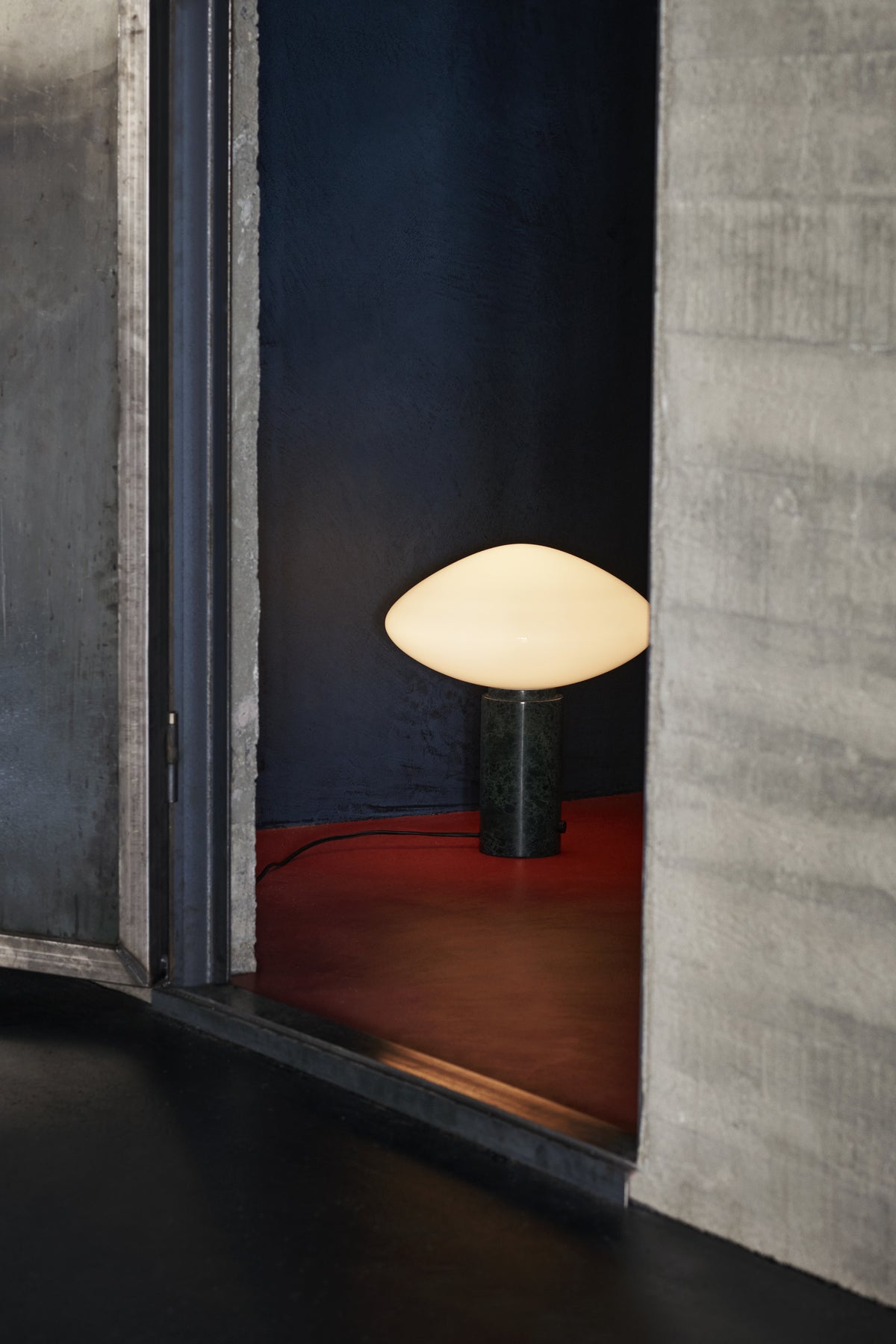 Stolná lampa MIST AP17 sklenené tienidlo so zelenou mramorovou základňou