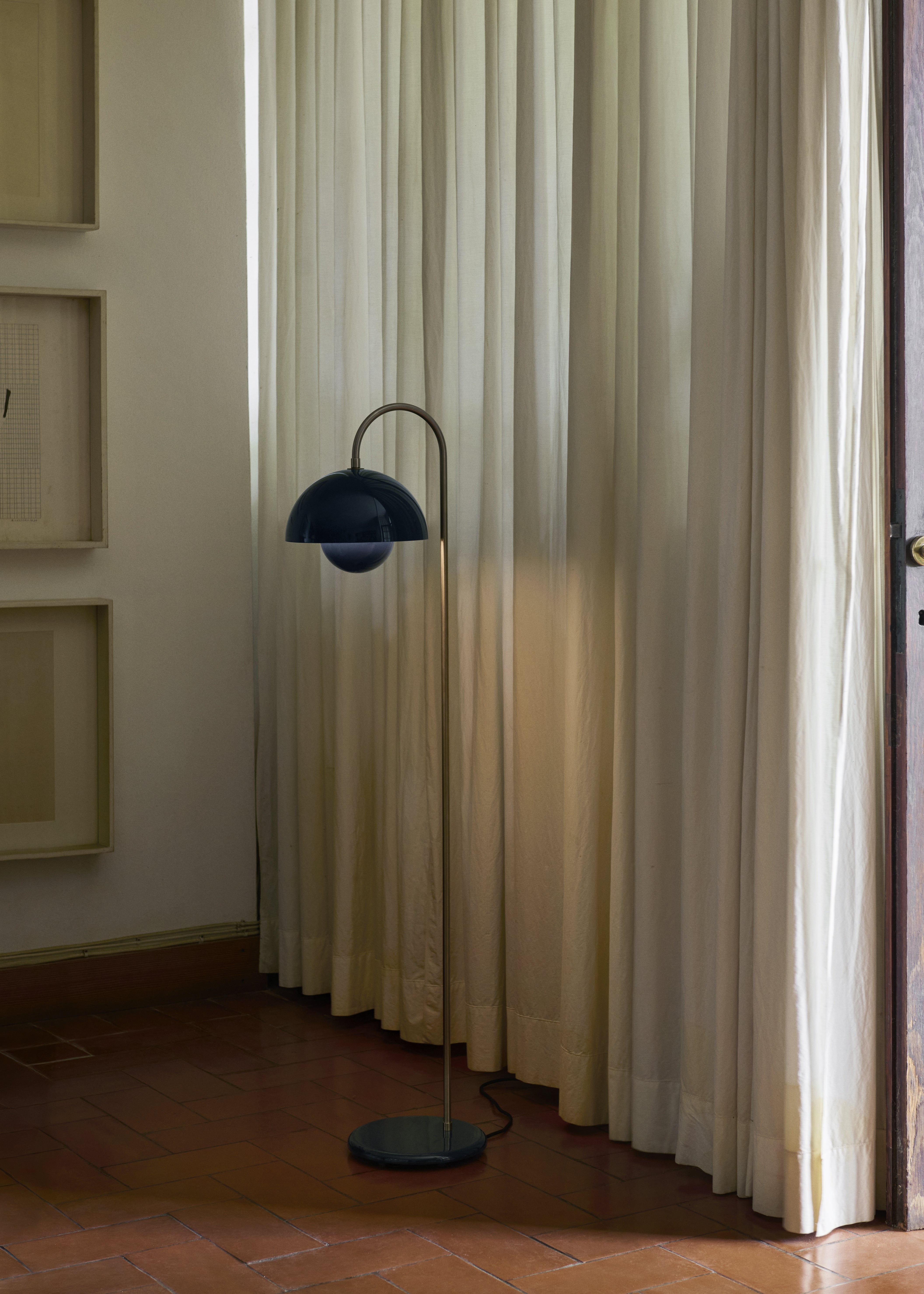 Lampa podlahová FLOWERPOT VP12 šedomodrá