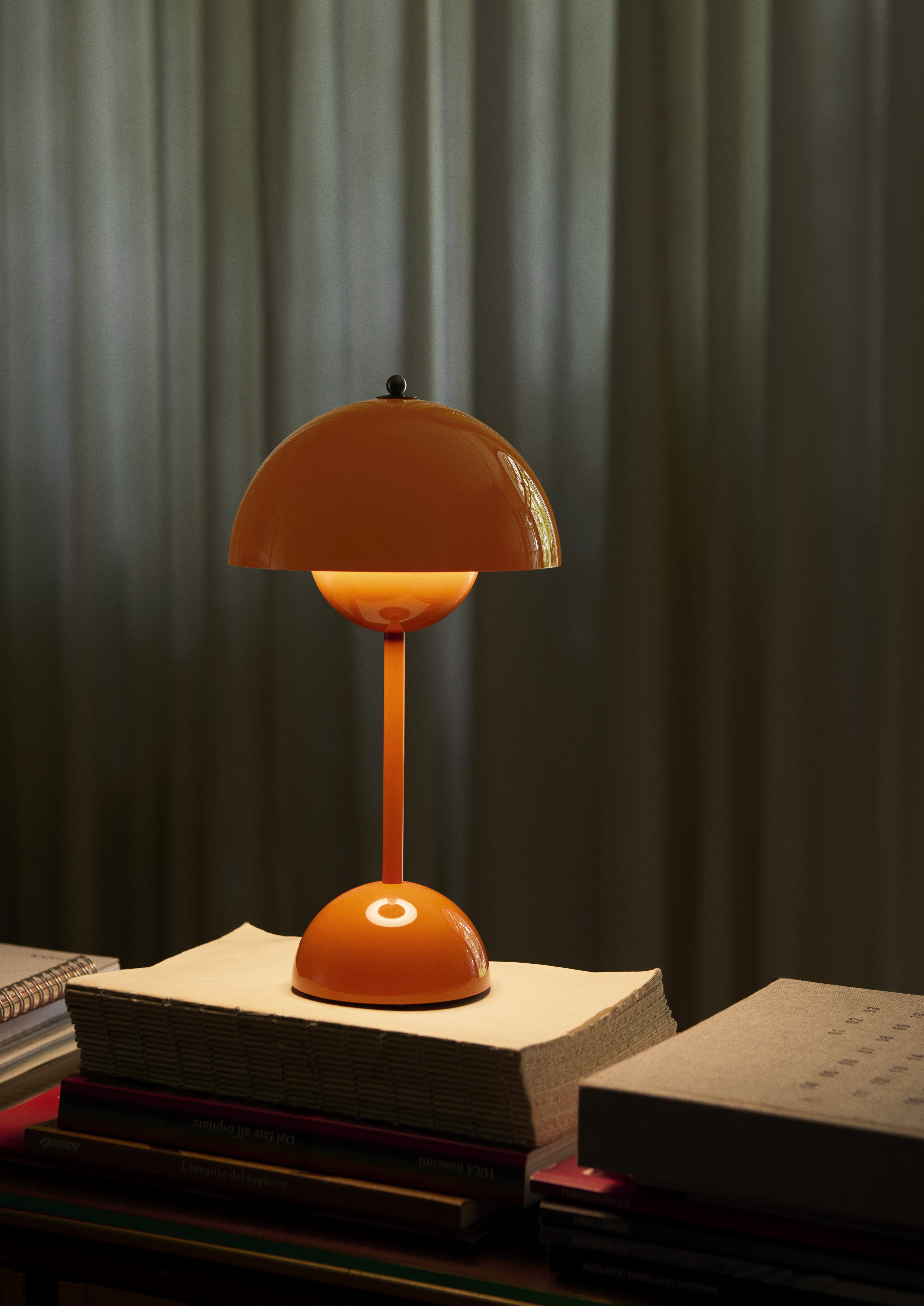 Prenosná lampa FLOWERPOT VP9 oranžová