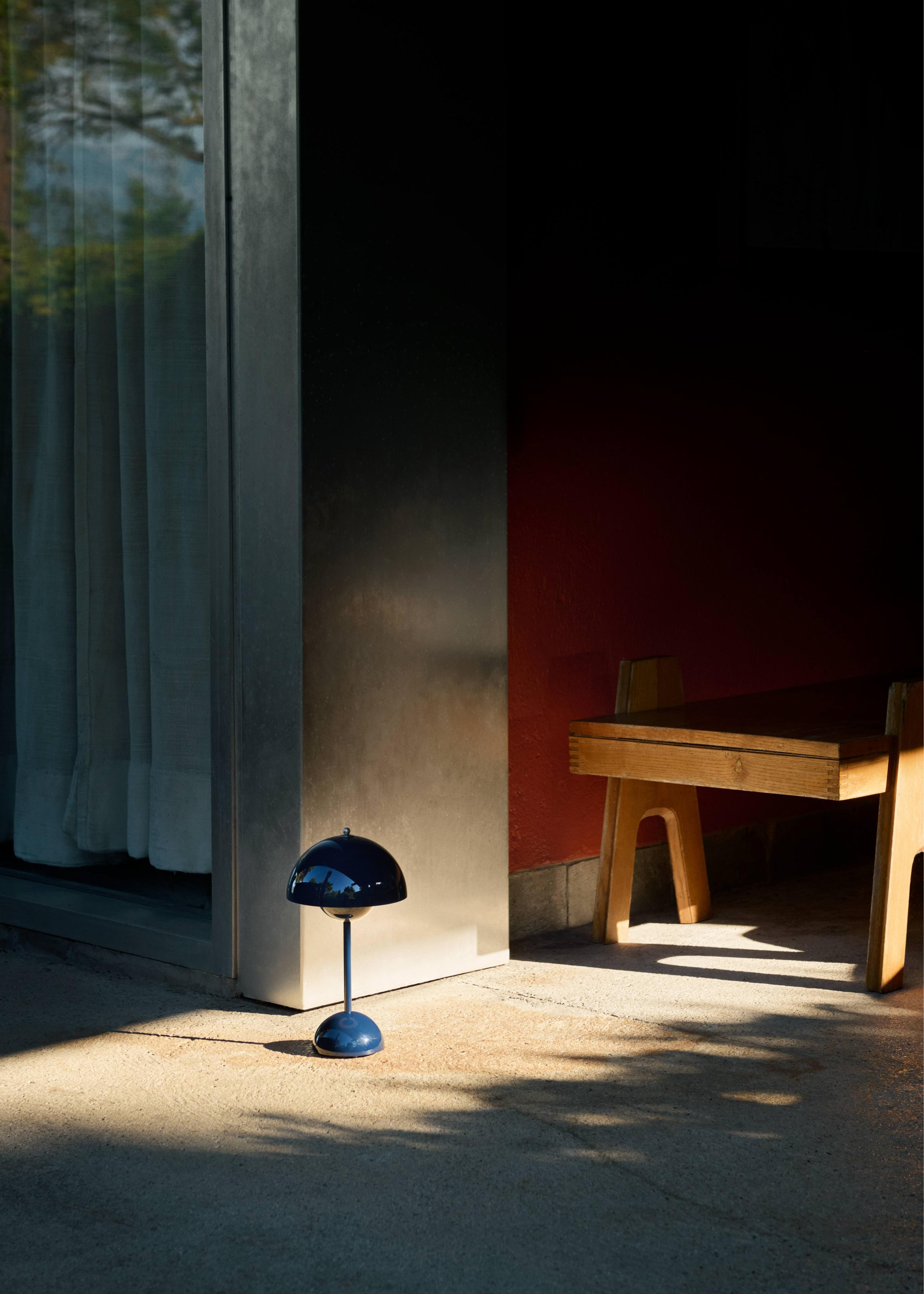 Prenosná lampa FLOWERPOT VP9, oceľová modrá