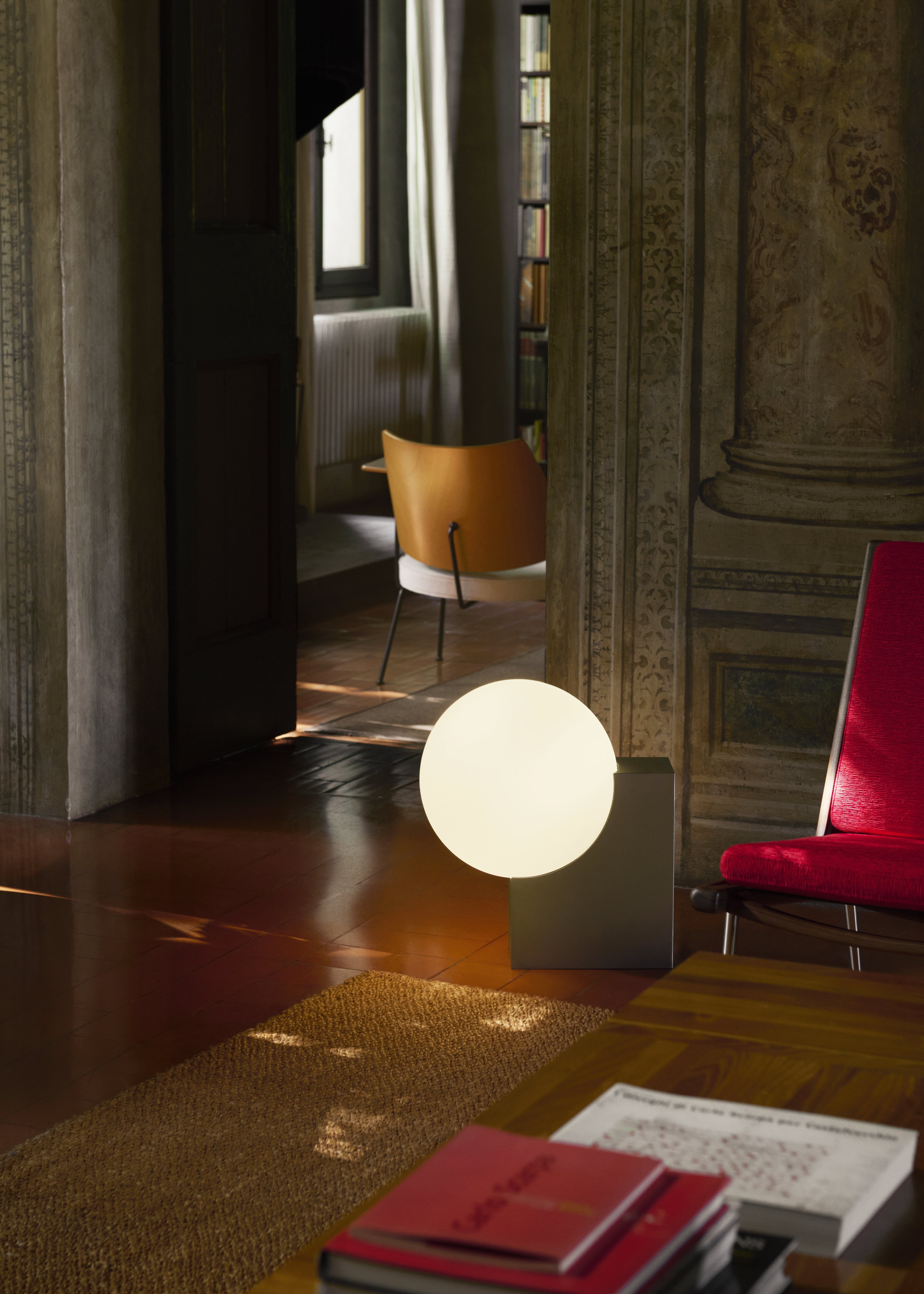 Lampa podlahová JOURNEY SH4 so skleneným tienidlo a brúsenou oceľovou základňou