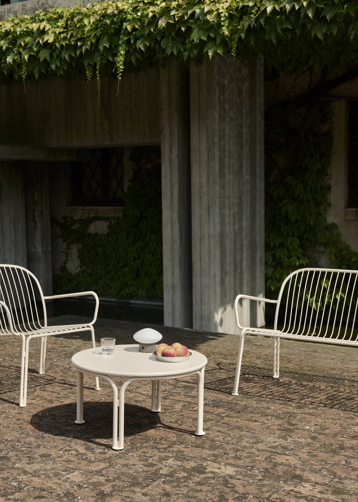 Záhradný konferenčný stolík THORVALD slonová kosť