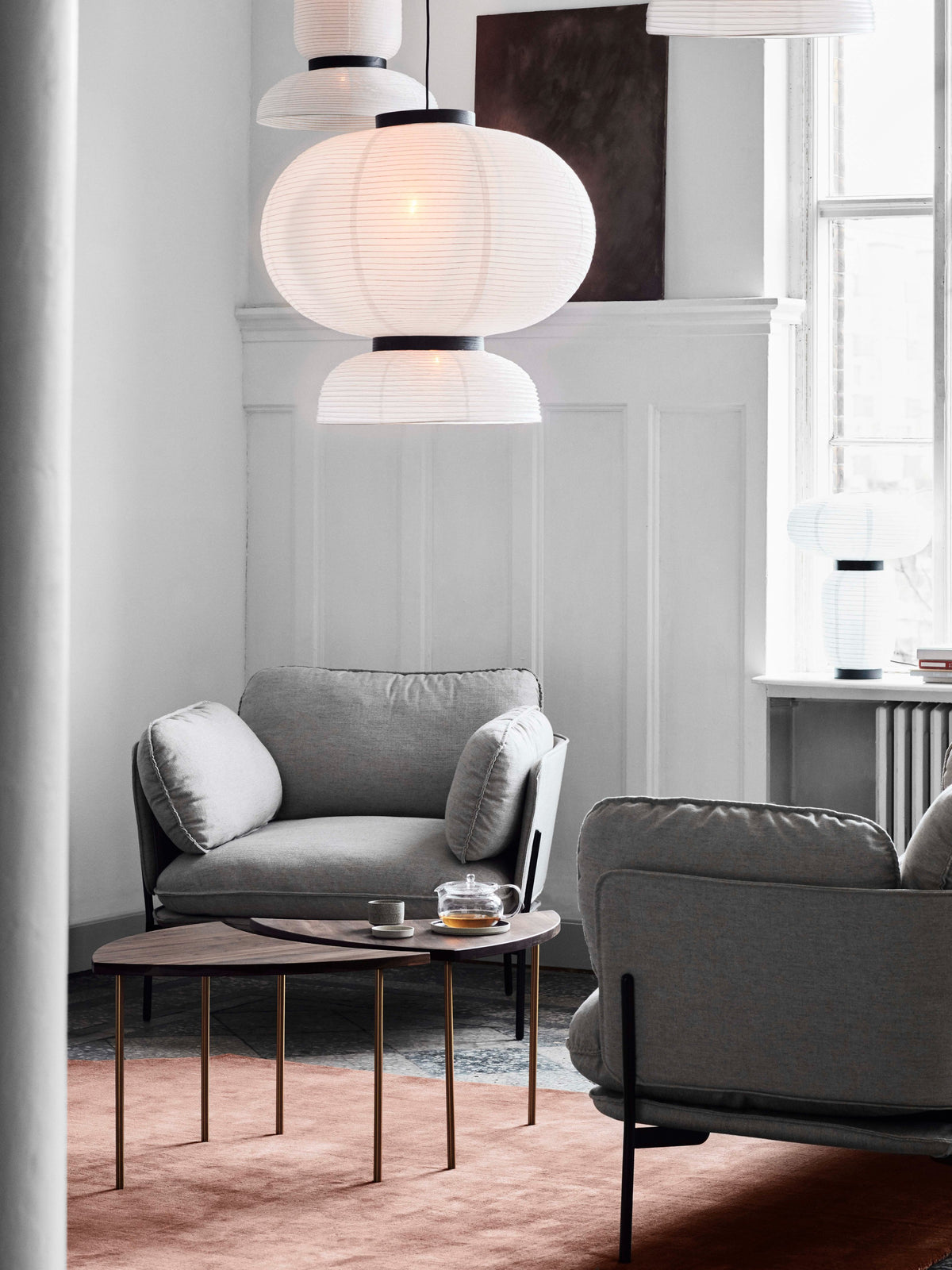 Sofa pre 2 osoby CLOUD LN2 čalúnená s čiernym podstavcom