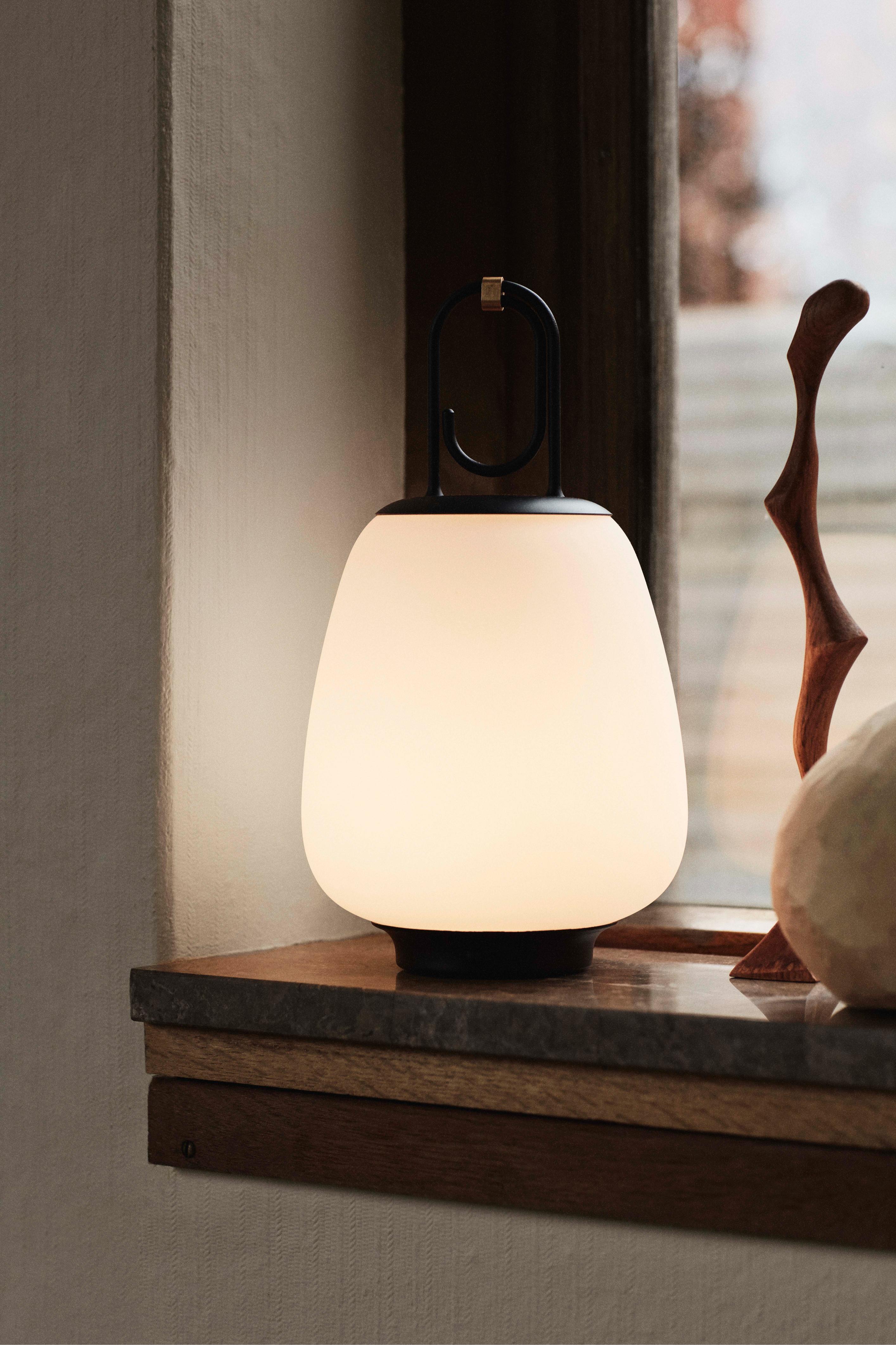 Prenosná vonkajšia lampa LUCCA SC51 biela s čiernym povrchom