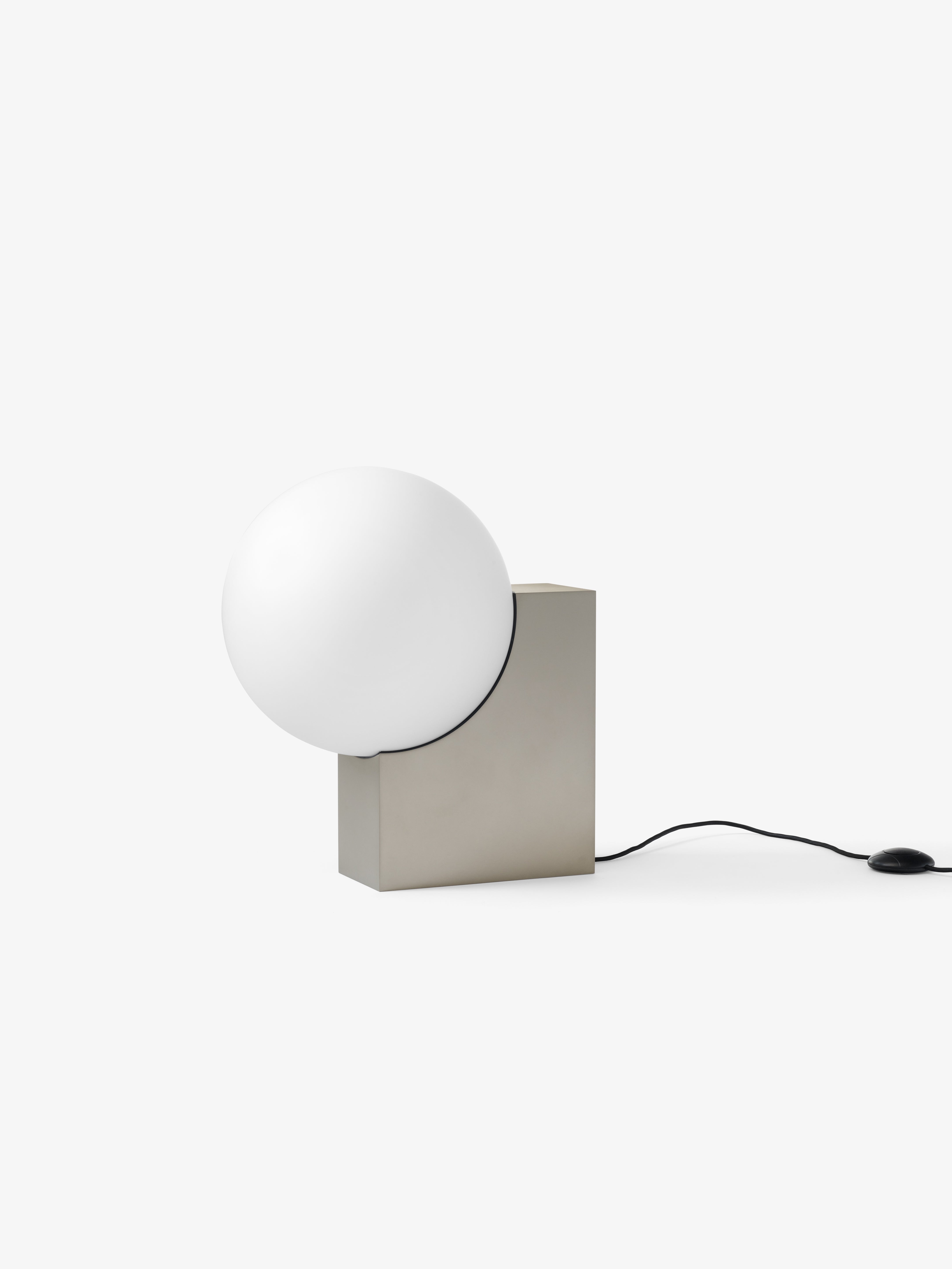 Lampa podlahová JOURNEY SH4 so skleneným tienidlo a brúsenou oceľovou základňou