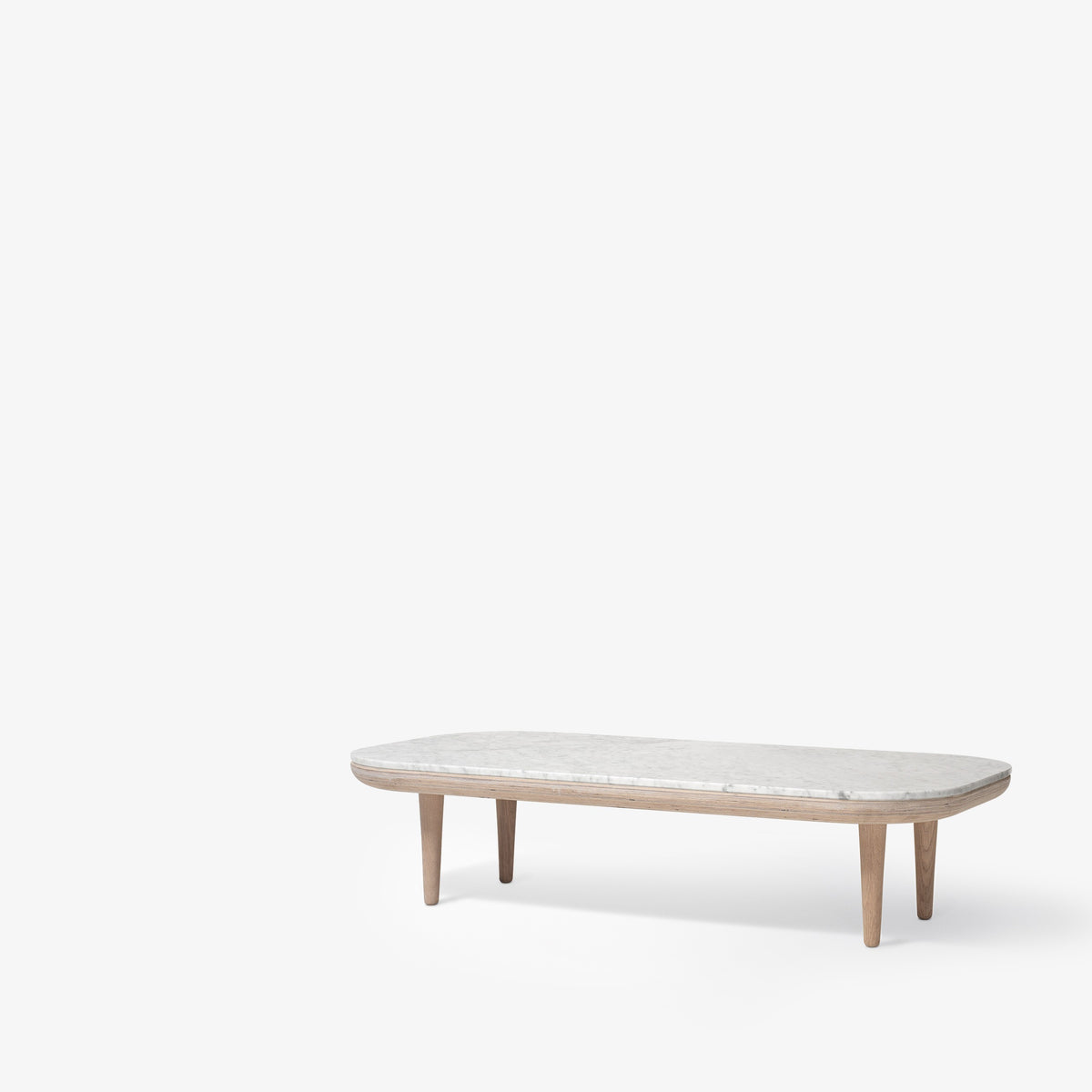 Kávový stolík FLY s bielou mramorovou doskou a dubovou podstavou