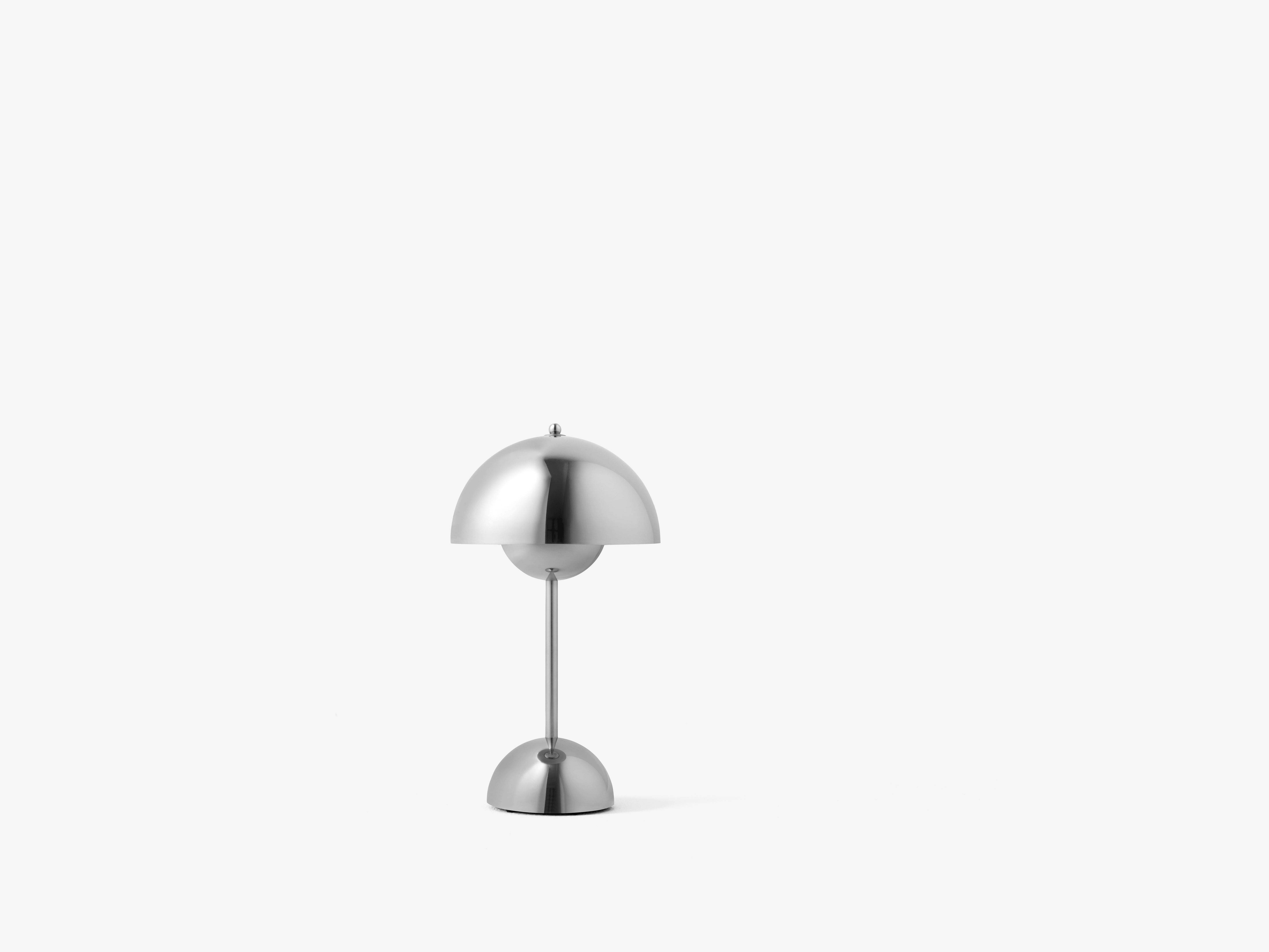 Prenosná lampa FLOWERPOT VP9 v chrómovom prevedení