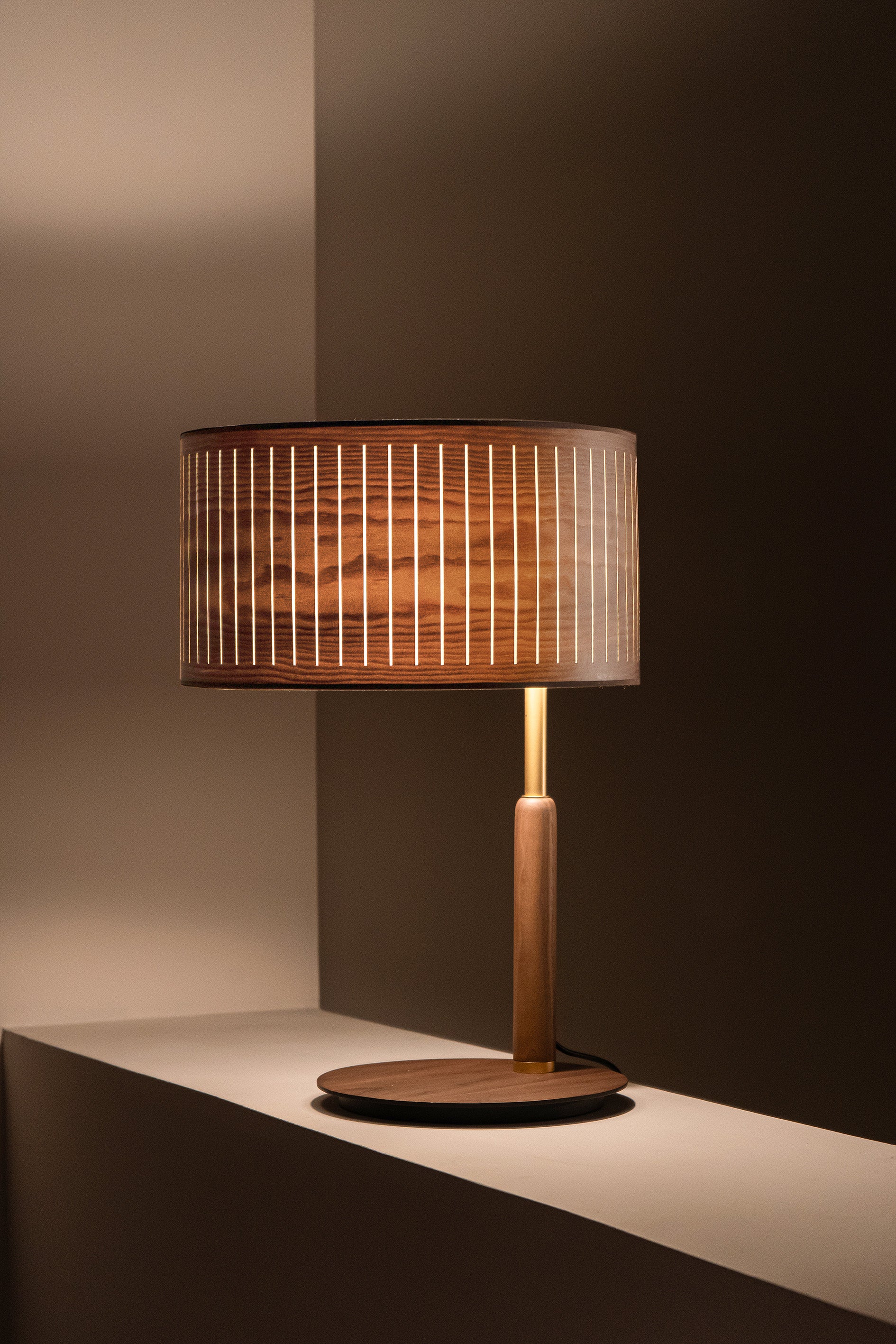 AUTUMN walnut wood table lamp