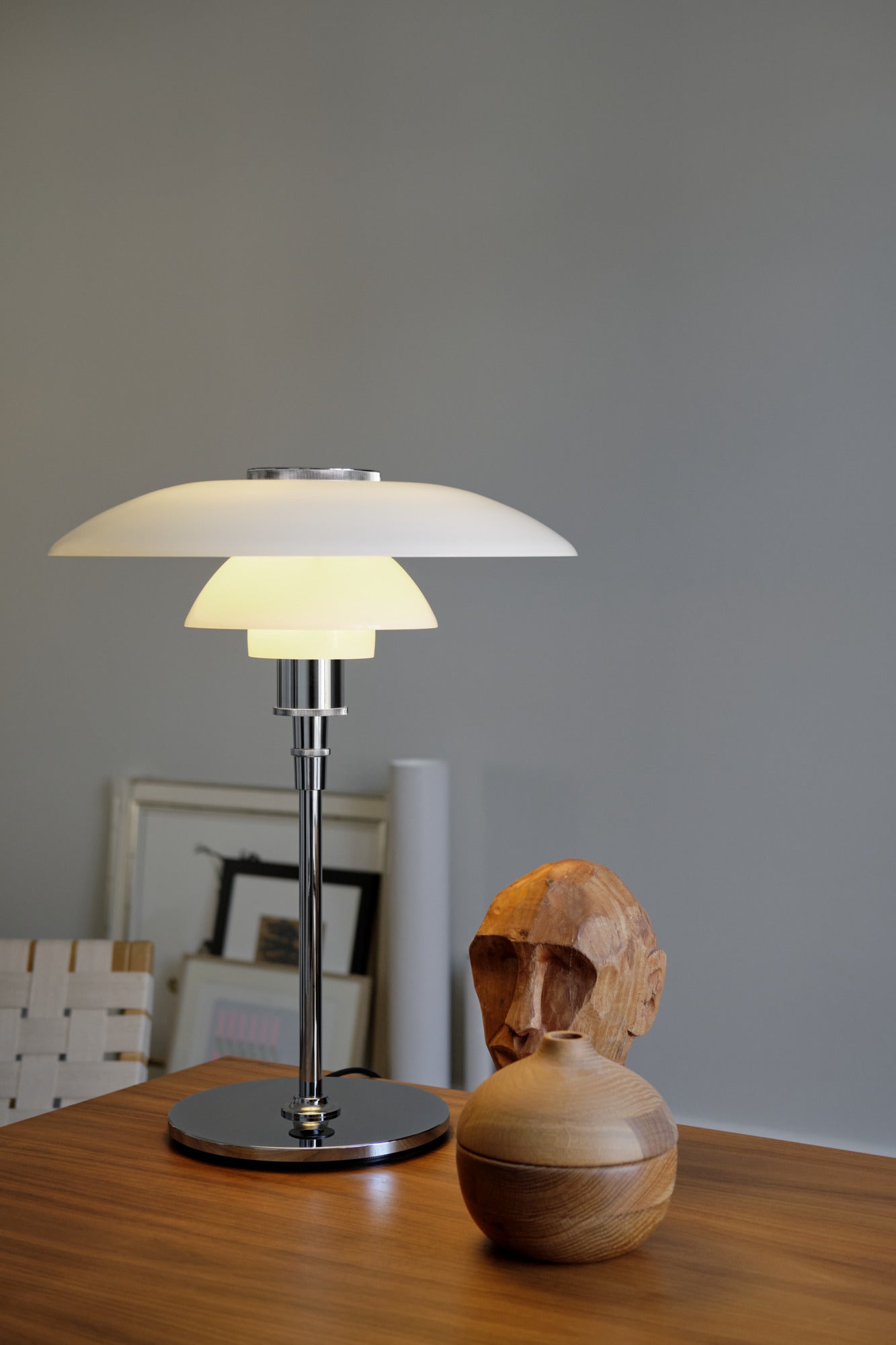 Stolná lampa PH 4½-3½ biela s chrómovým podstavcom