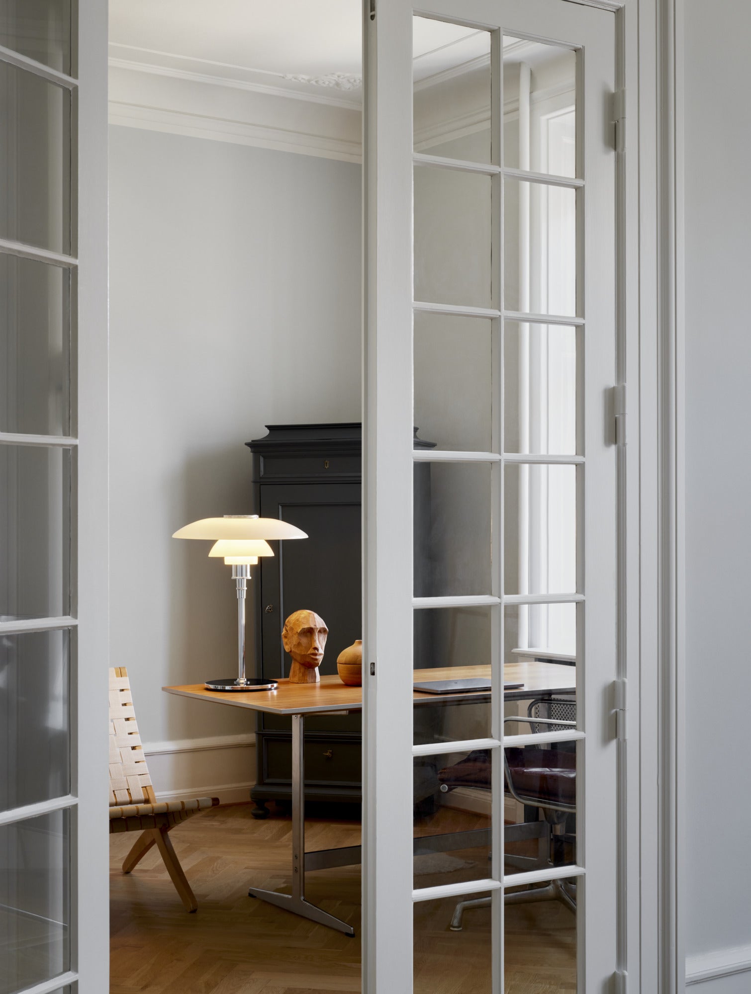 Stolná lampa PH 4½-3½ biela s chrómovým podstavcom