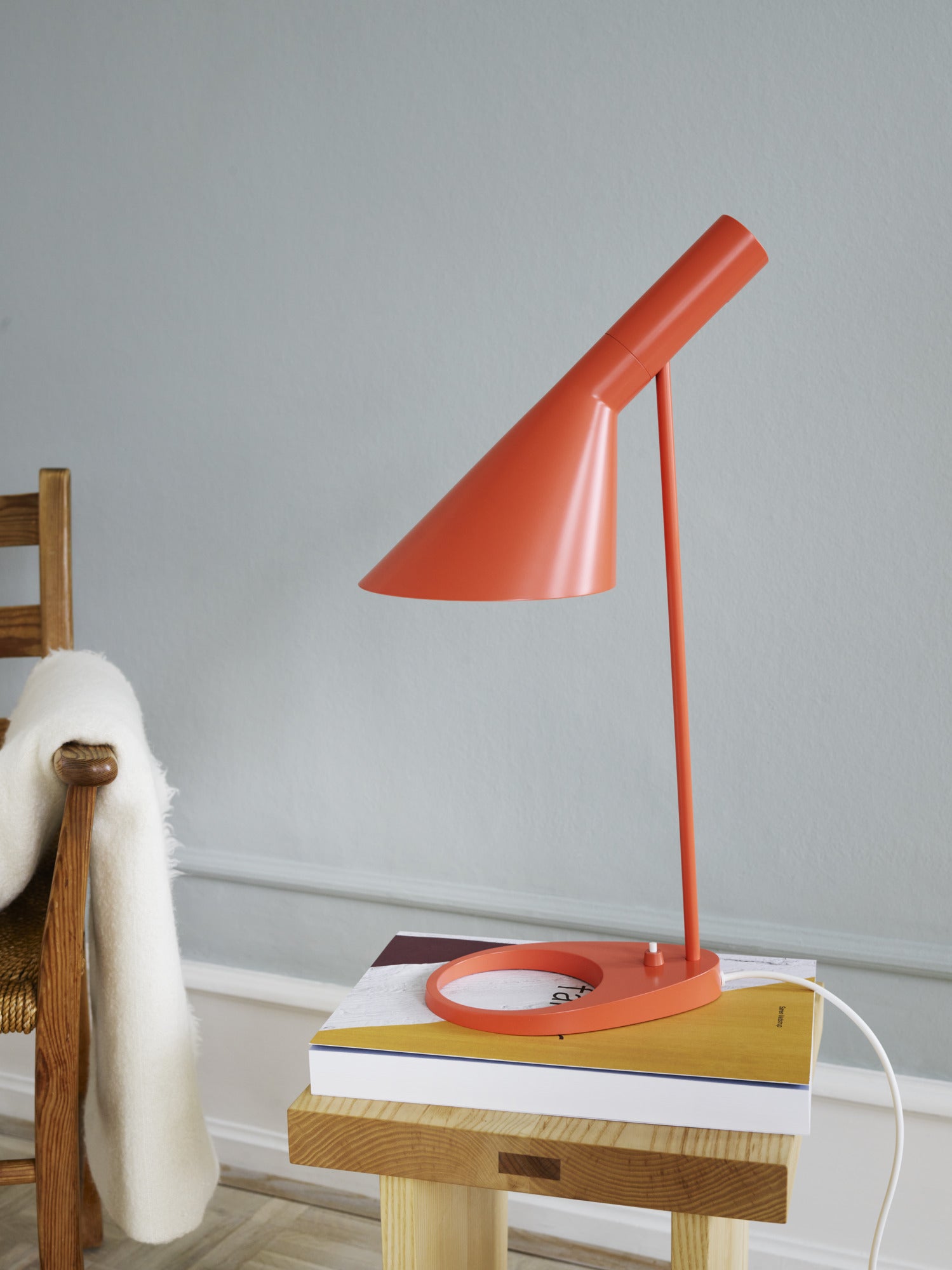 Stolná lampa AJ oranžová