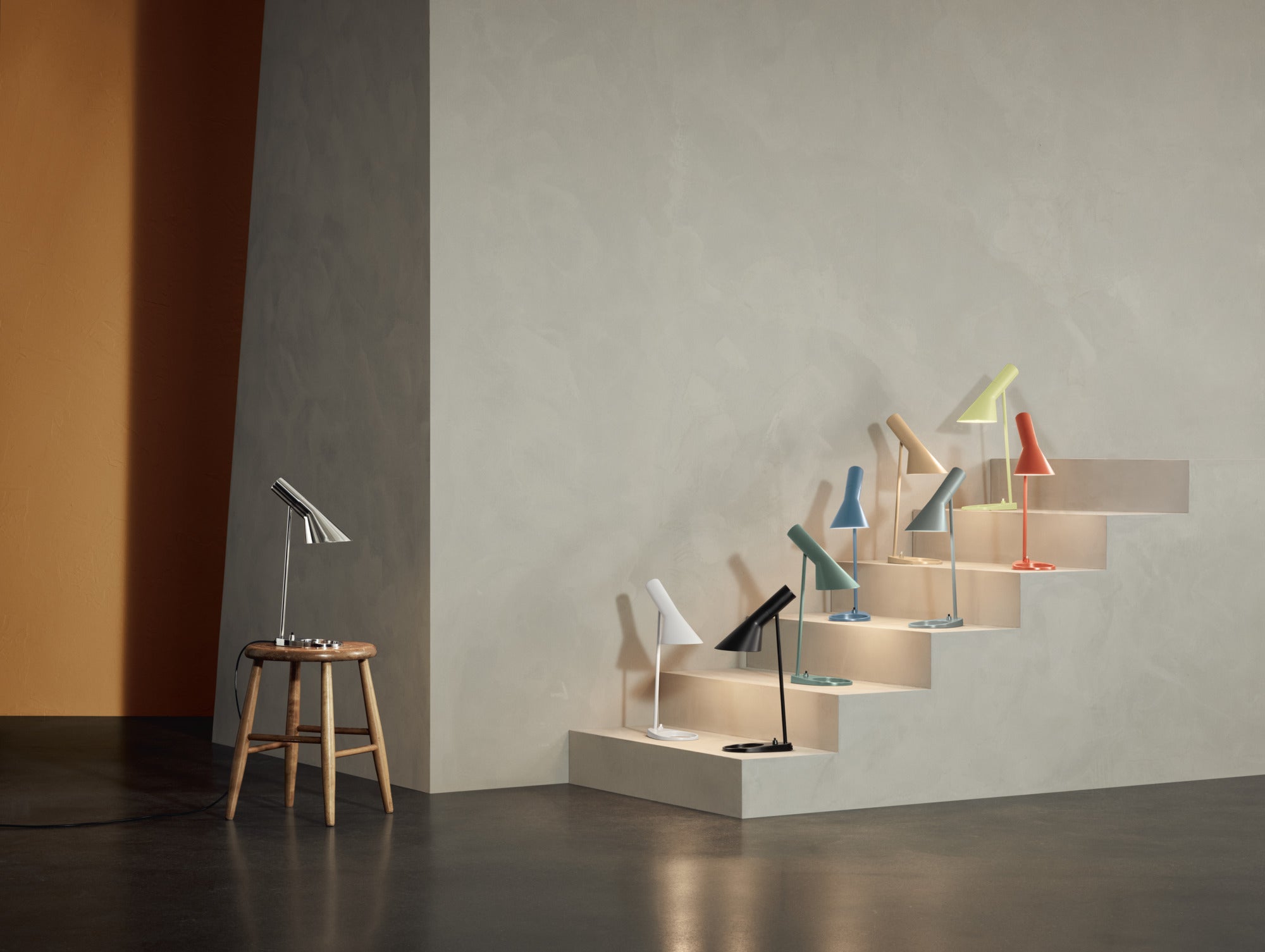 Stolná lampa AJ čierna