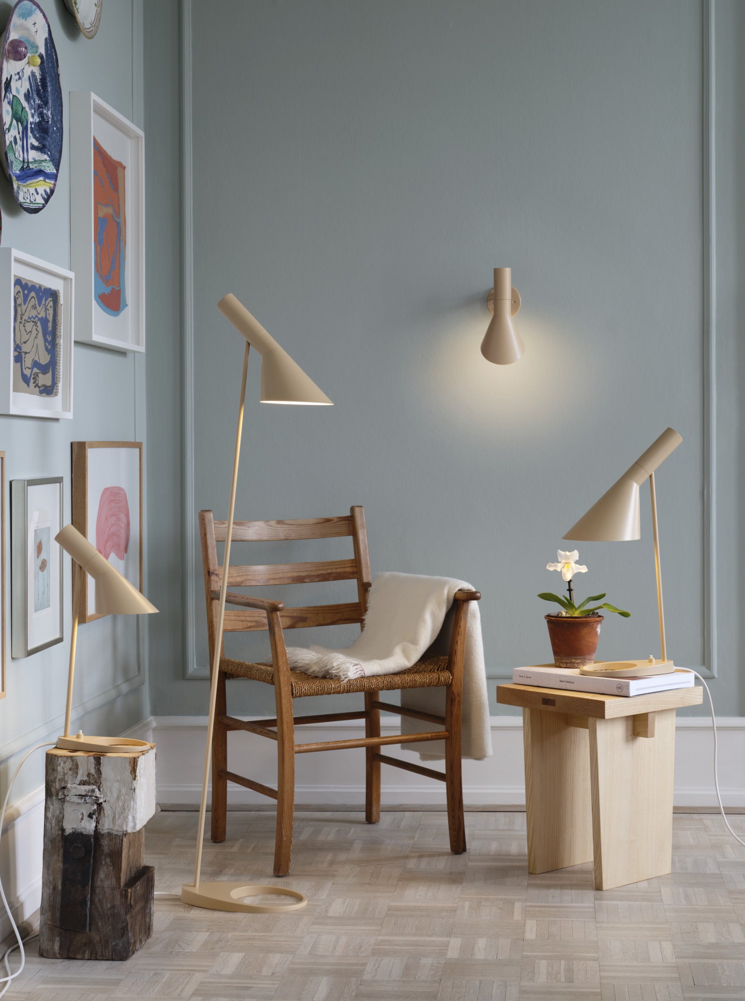 AJ table lamp warm sand