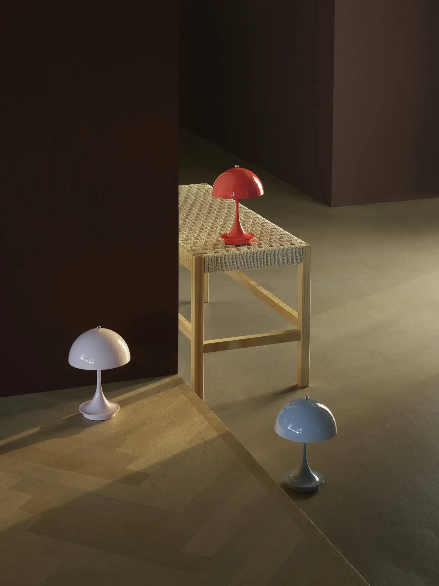 Lampa przenośna PANTHELLA 160 błękitny opal – Louis Poulsen