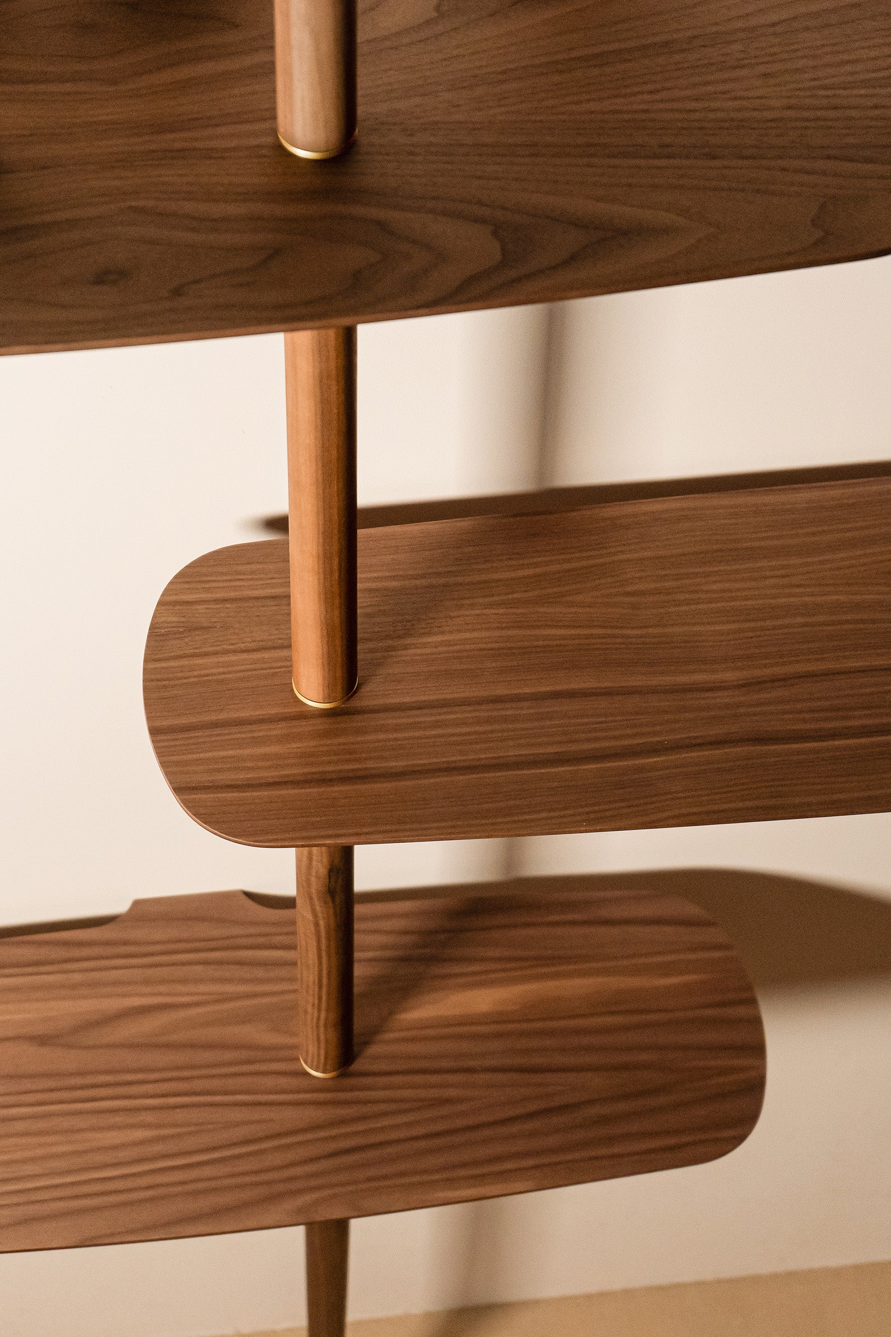 Nástenný regál AXIS 2 orechový dyha